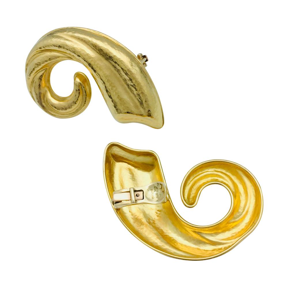 Lalaounis Hammered Yellow Gold Earrings In Excellent Condition In Paris, IDF