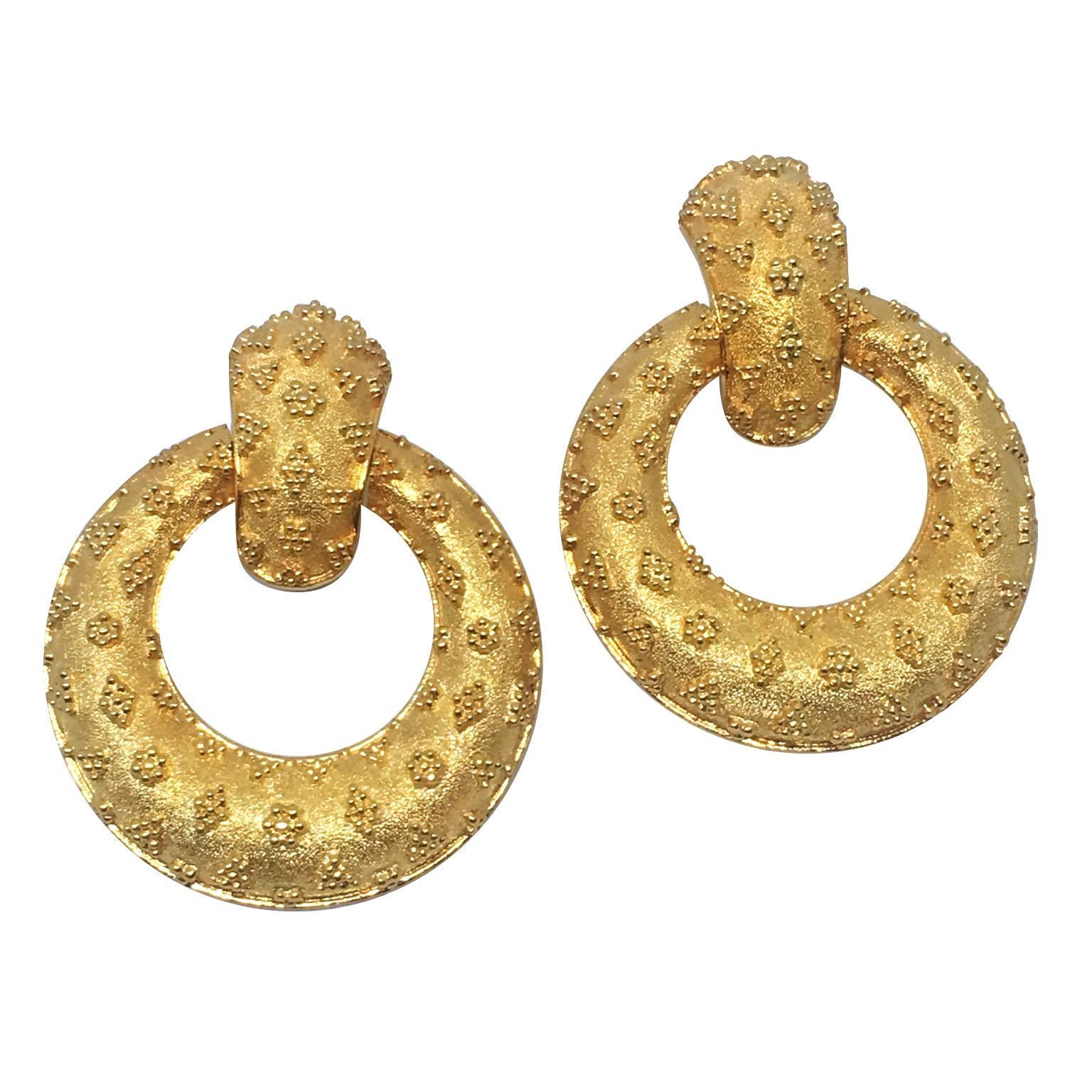 Hellenistic Granulation 18k Yellow Gold Hoop Earclips Earrings For Sale