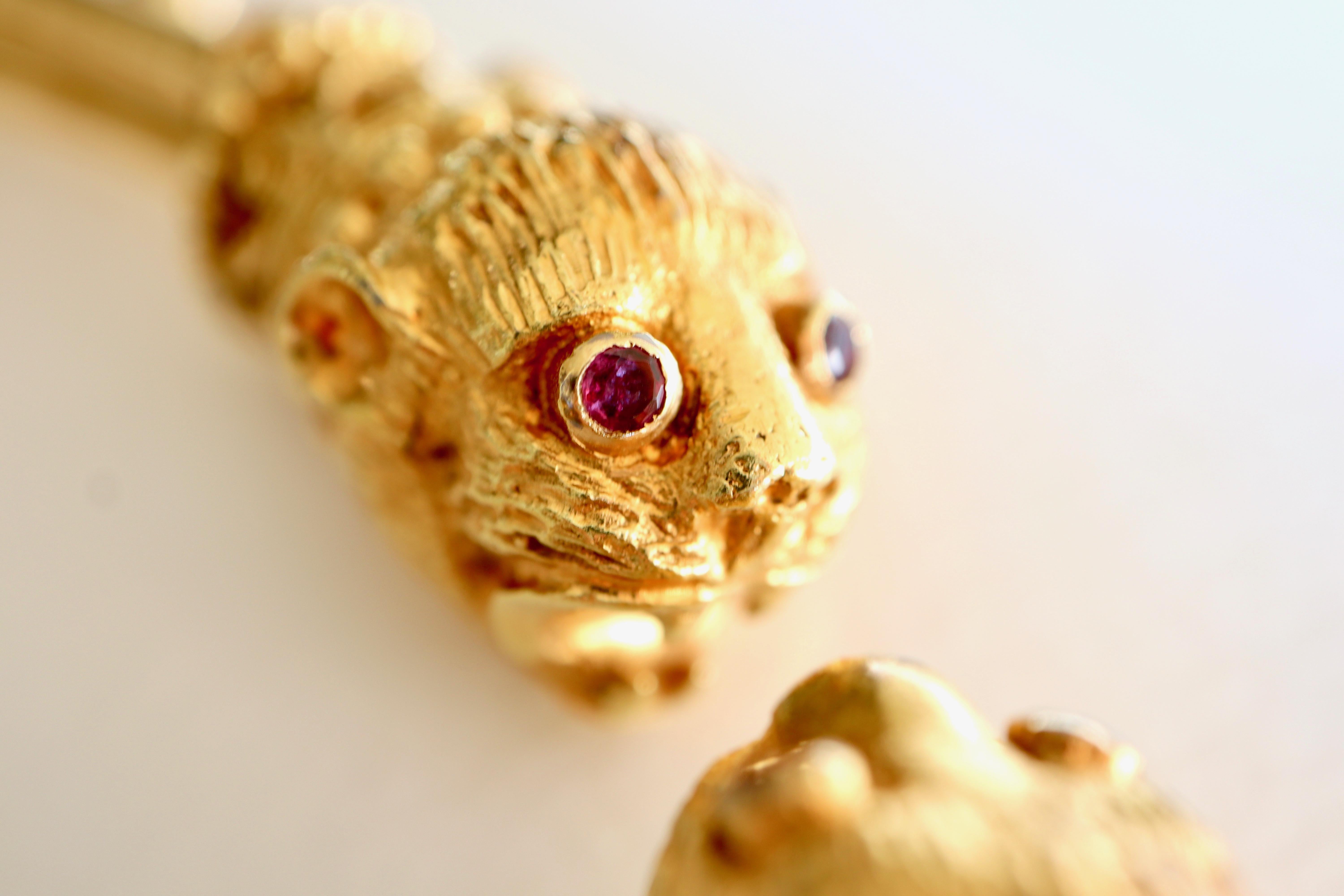 Collana Lalaounis in oro giallo 18 Kt con zaffiri e rubini e teste di leone in vendita 8