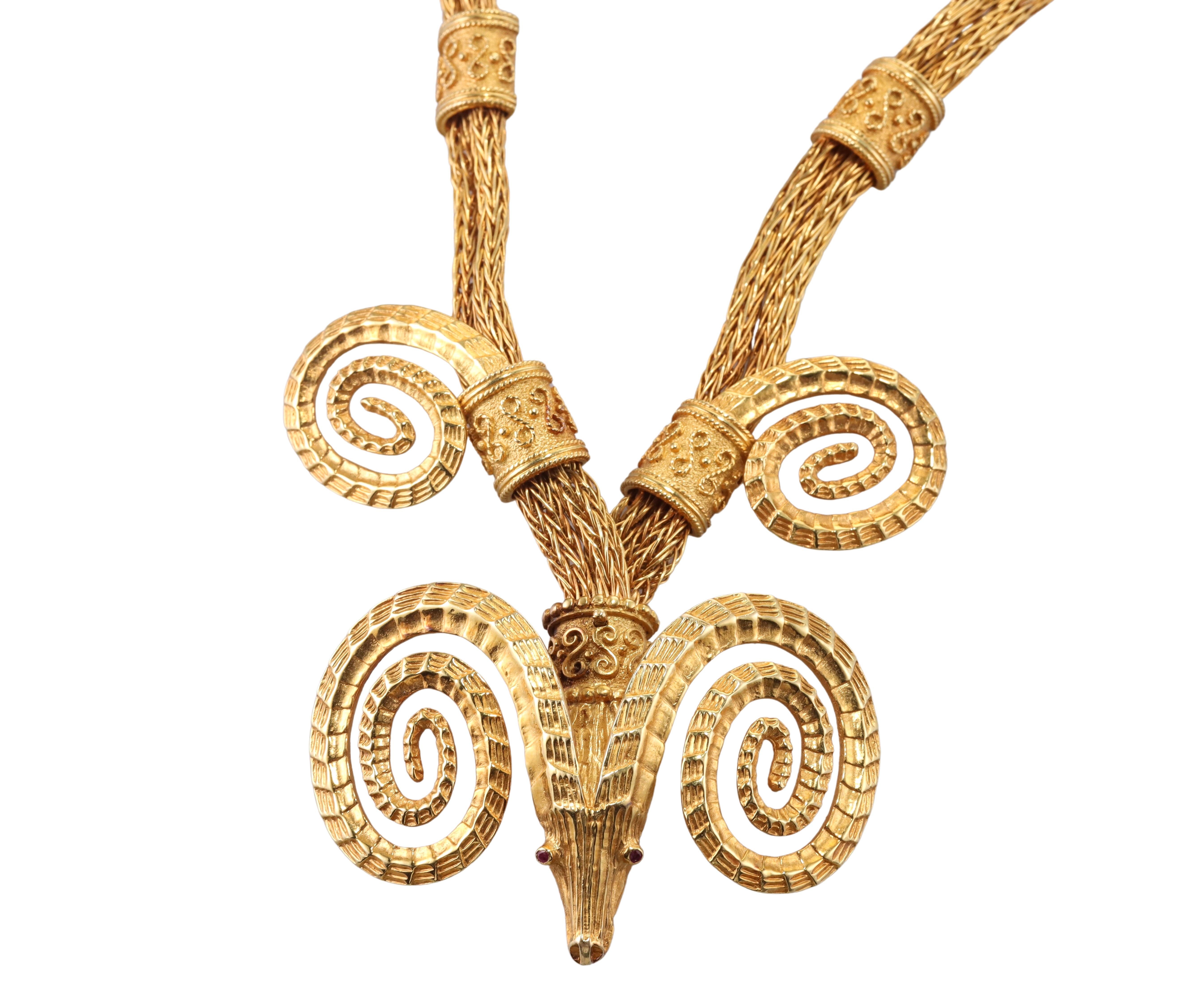 Lalaounis von Griechenland Halskette mit Widderkopf-Gold-Rubin-Anhänger (Rundschliff) im Angebot