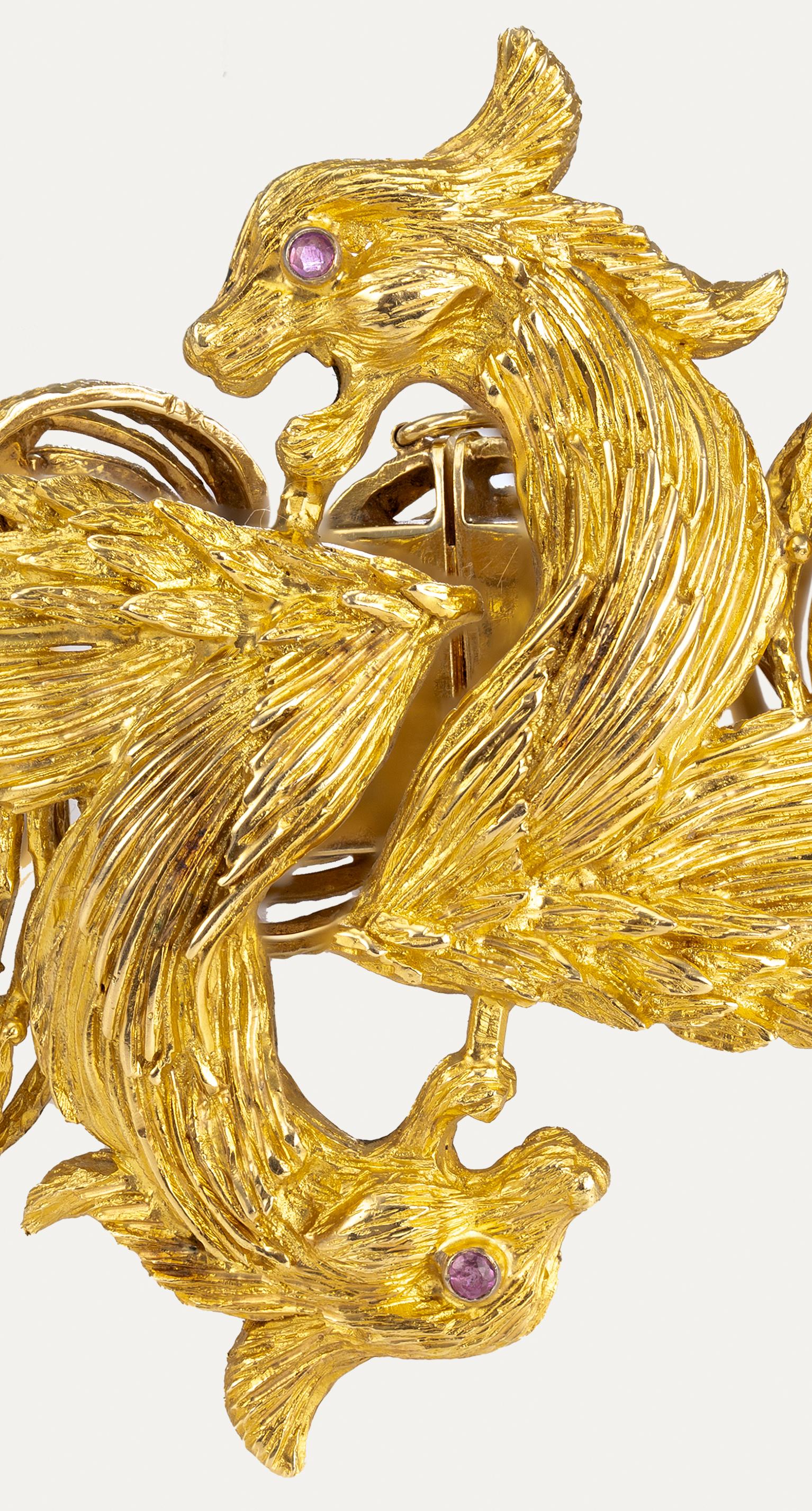 Lalaounis Ruby Dragon Head Yellow Gold Bangle Bracelet Grèce Circa 1970 Unisexe en vente