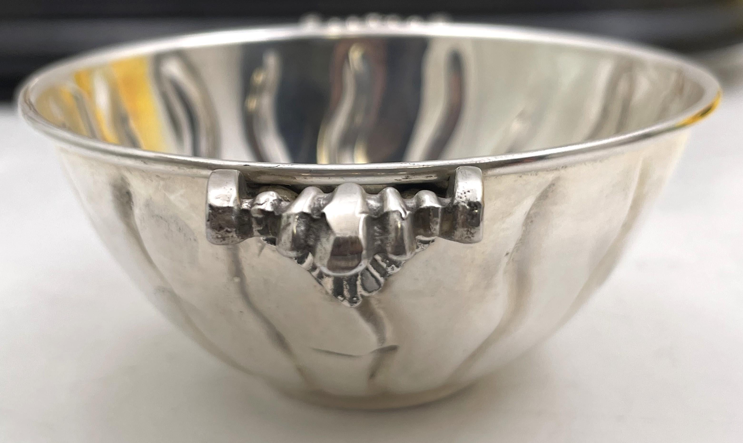 Martellato Vasi e ciotole ad anfora in stile classico greco Lalaounis in argento sterling in vendita