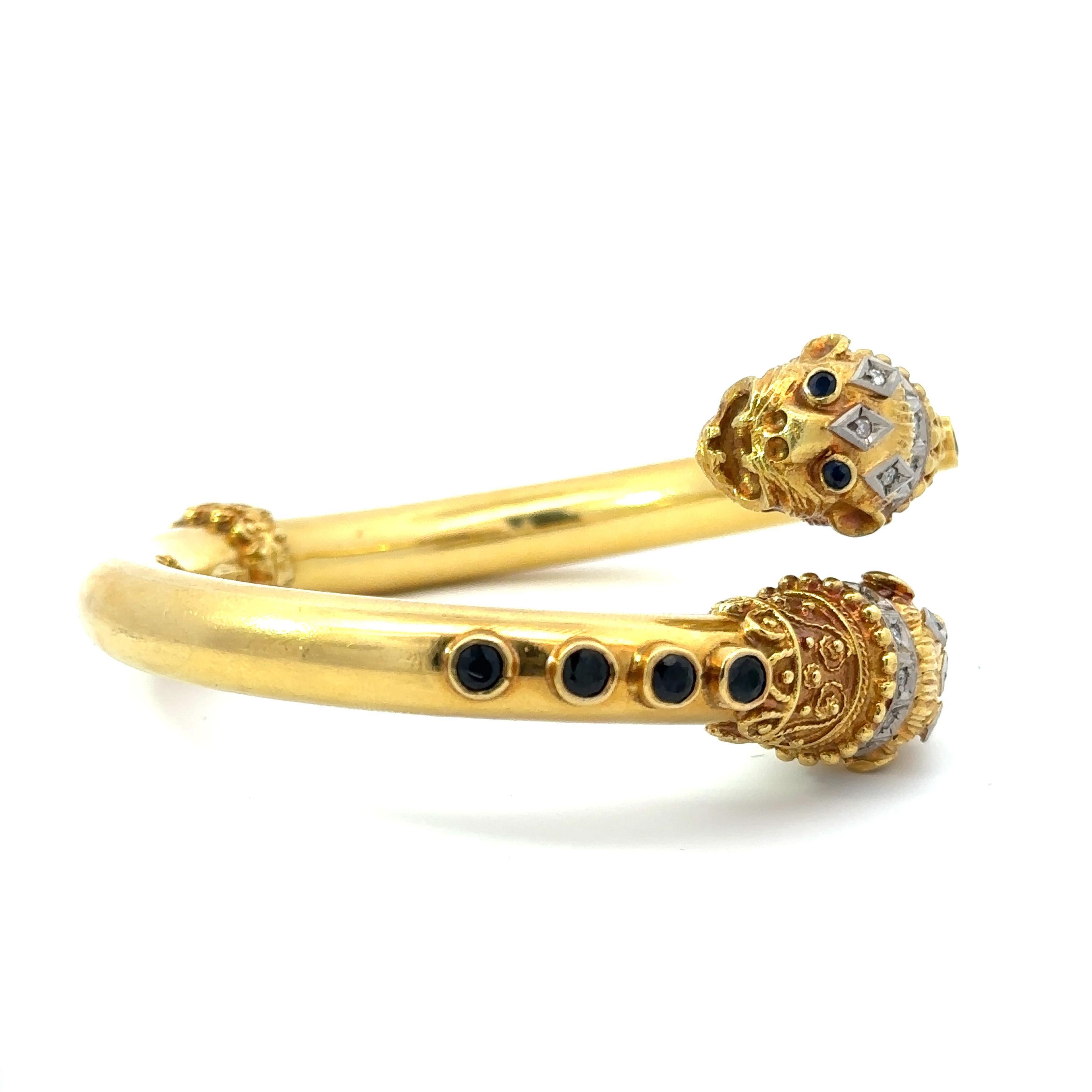 Lalaounis Two-Headed 18k Gold Bangle In Good Condition For Sale In New York, NY