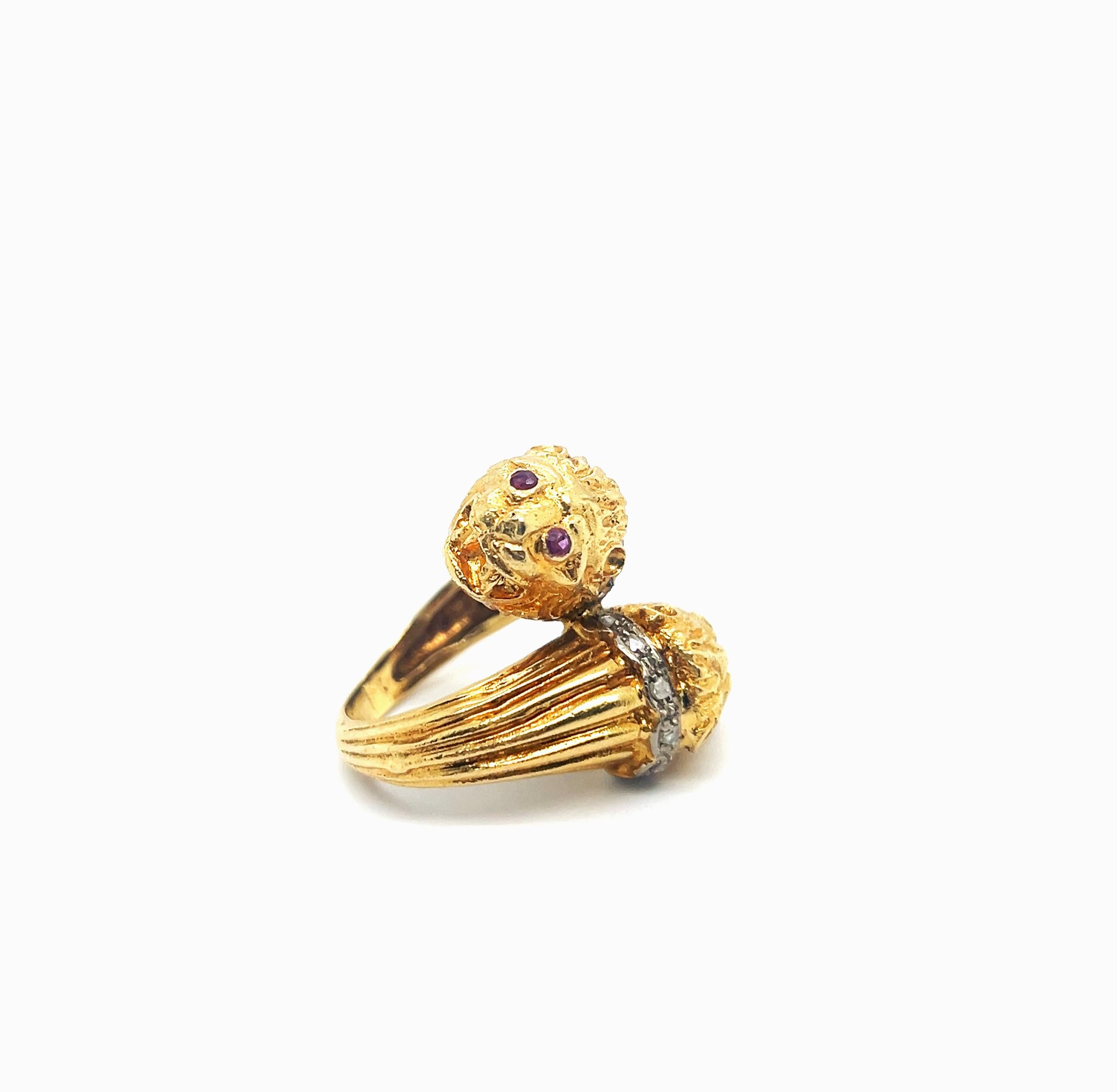 Lalaounis Two-Headed Lion Ring with Rubies & Diamonds 18 Karat Yellow Gold For Sale 2