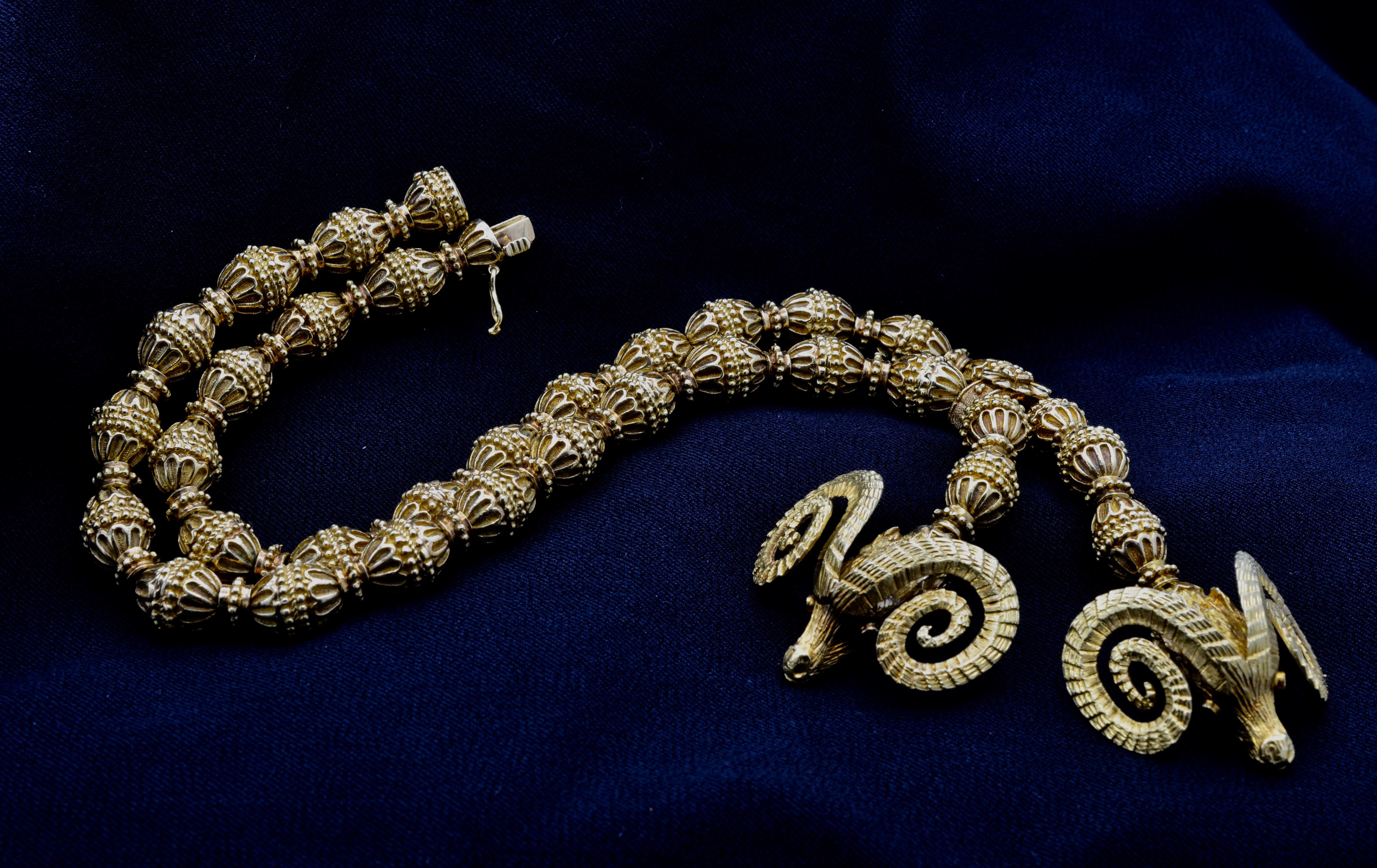Lalaounis Two Horn Ram Head Gold Bead Necklace in Gold 18 Karat with Ruby Eyes In Excellent Condition In Berkeley, CA