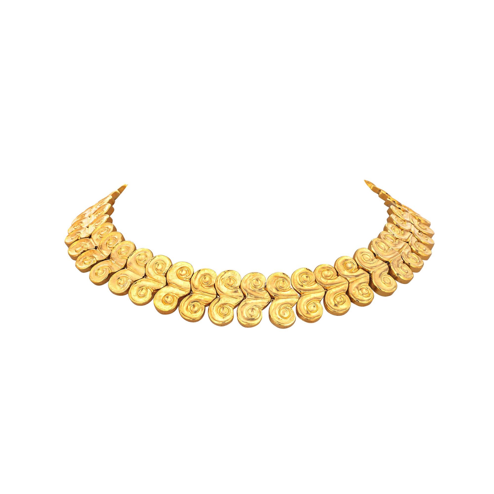 Diese Vintage-Halskette von Lalaounis, die das Kapitell einer klassischen ionischen Säule widerspiegelt, ist ein stilvolles Accessoire für jeden Tag. Dieses handgefertigte Halsband mit 40 spiralförmigen Gliedern, die symmetrisch an einer Doppelkette
