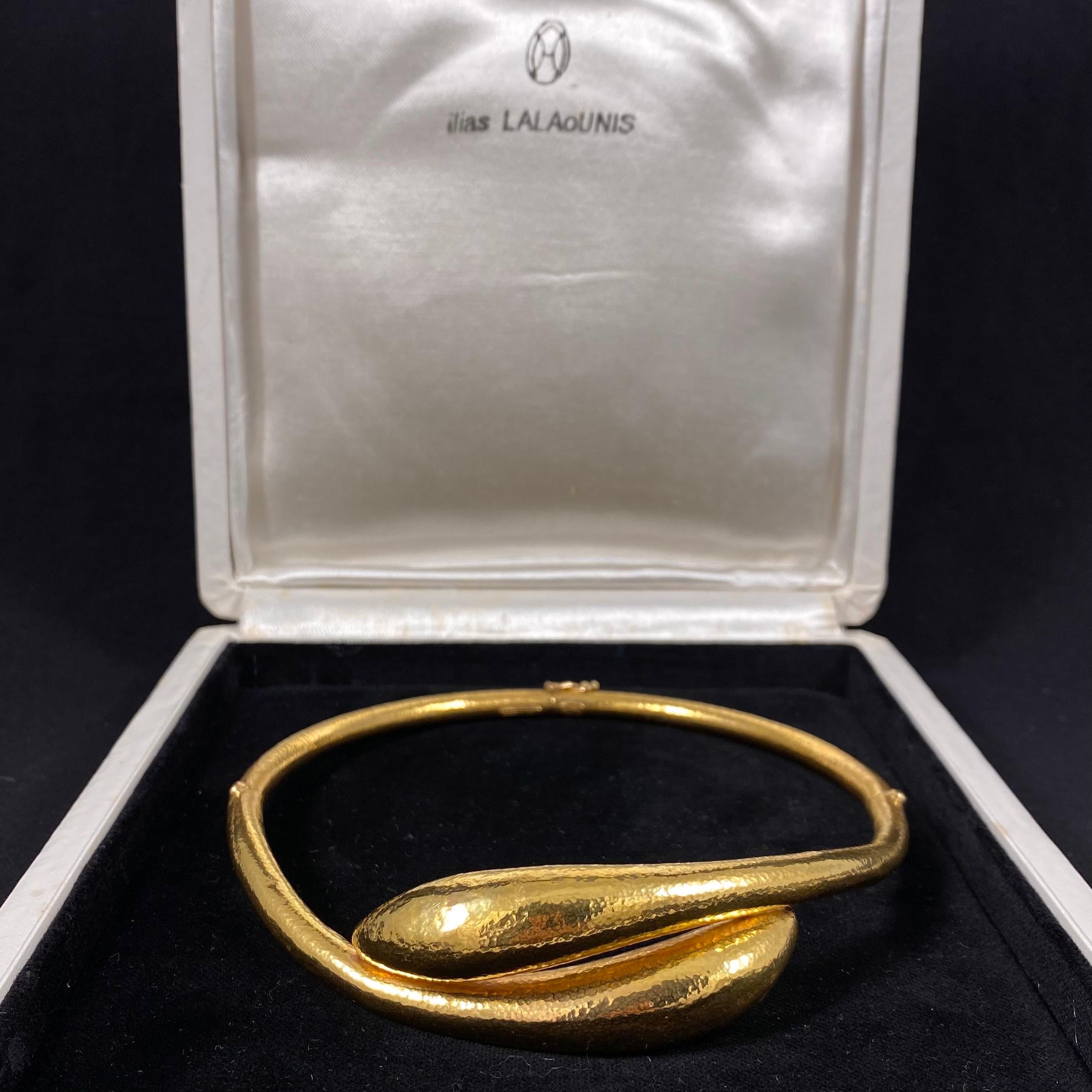 Lalaounis Vintage Hammered Yellow Gold Torque Serpents Choker Necklace, 1980s In Good Condition In Lisbon, PT