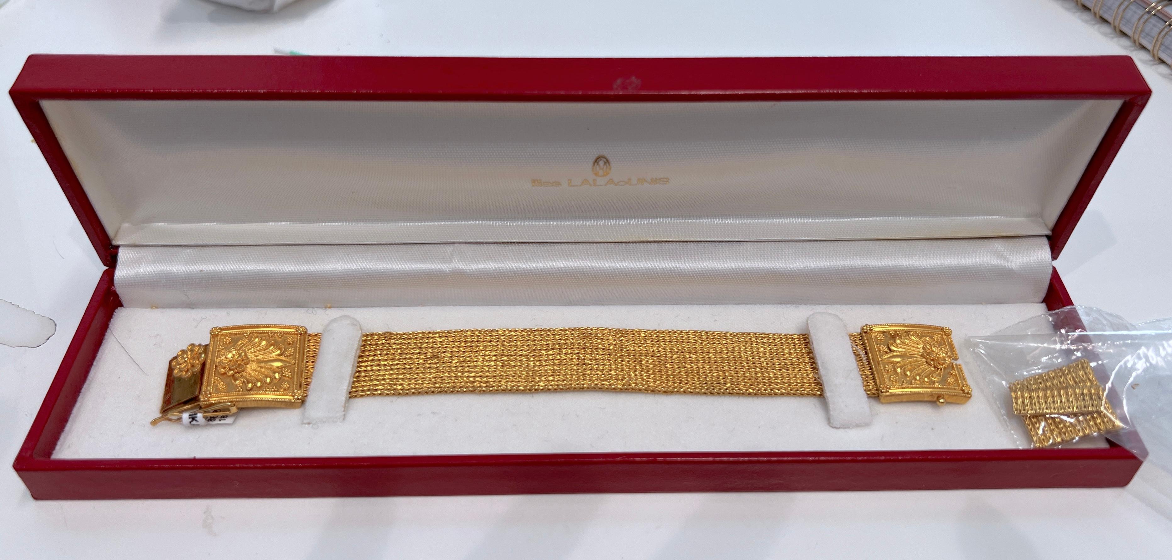 Ilias  LALAoUNIS 18 karat yellow gold flexible mesh wheat link bracelet. Handcrafted in Greece, the delicately woven bracelet reflects the mastery and heritage of Lalaounis's renowned artistry. 
The flexible mesh wheat link design measures 6.25