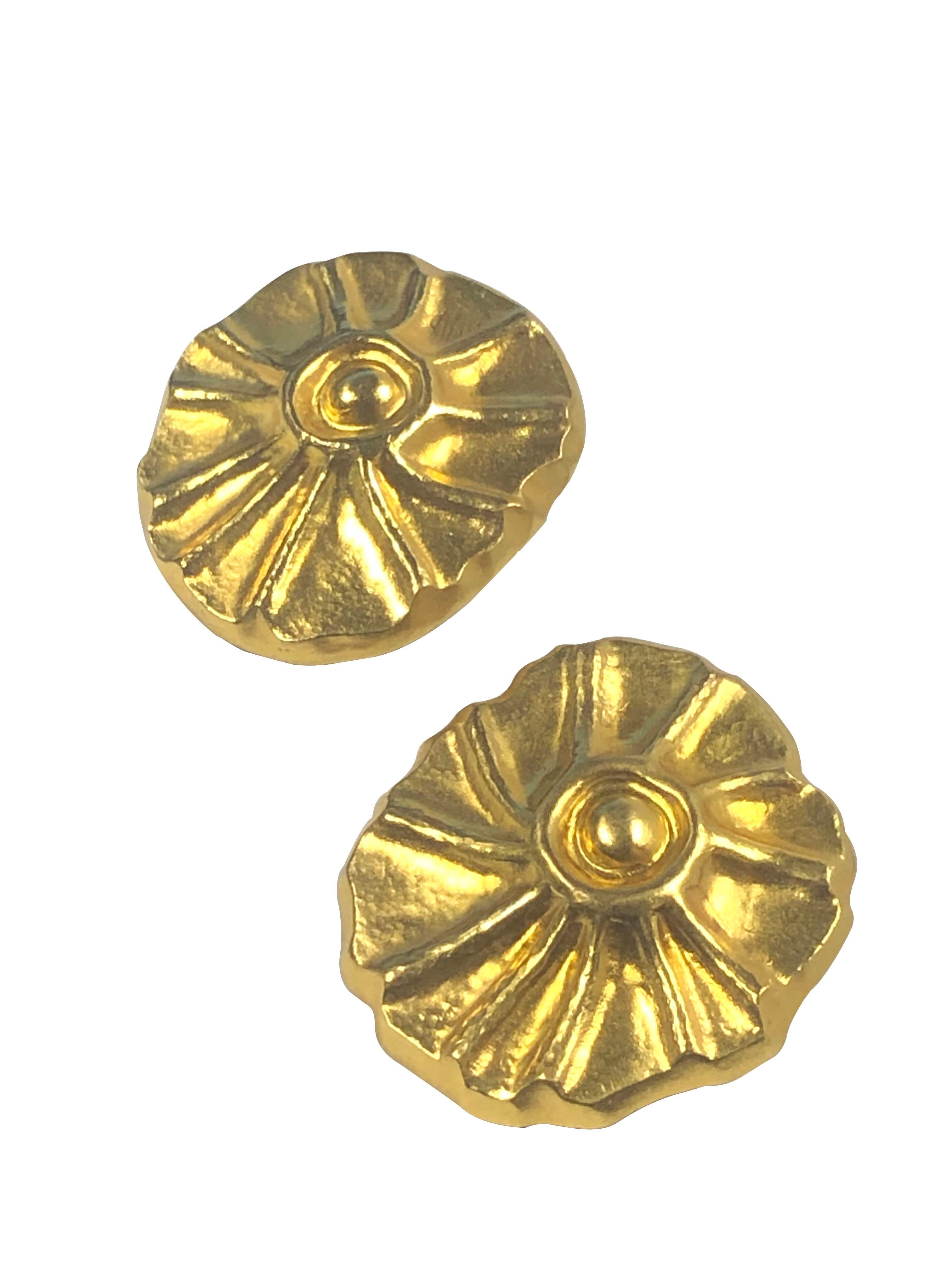 Lalaounis Yellow Gold Hammered Nautical Form large Earrings In Excellent Condition For Sale In Chicago, IL