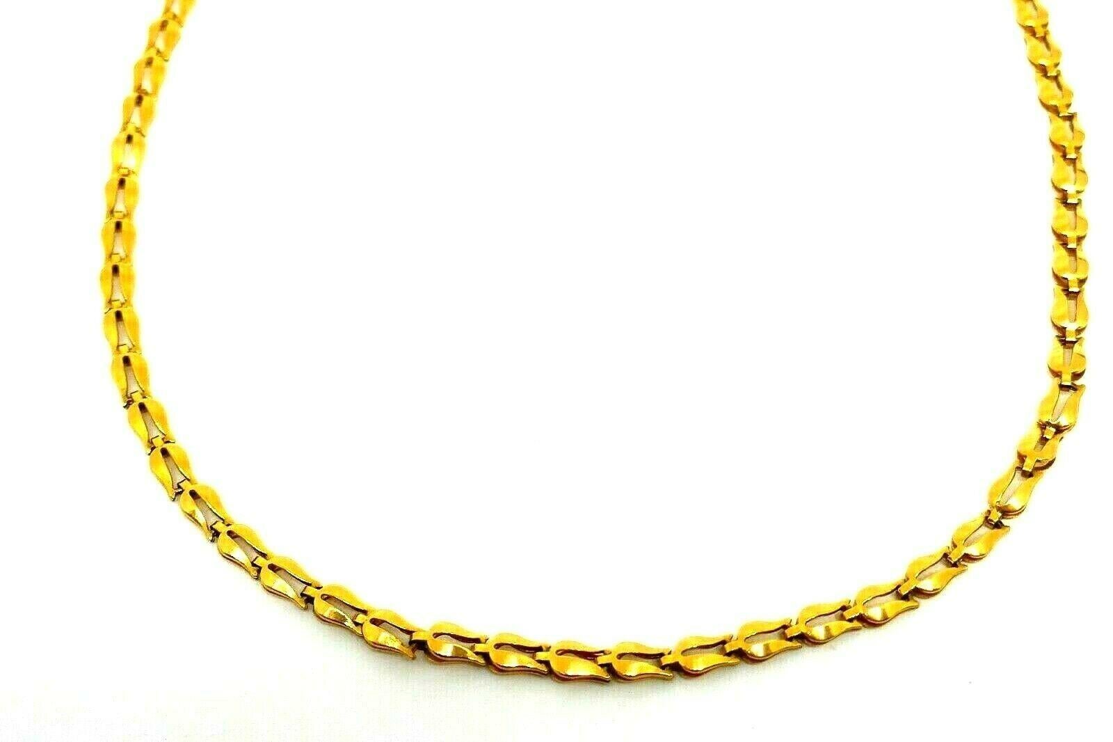 Unique delicate Tulip link chain necklace by Ilias Lalaounis. Made of 18k yellow gold. Stamped with the Lalaounis maker's mark, a hallmark for 18k gold and a country of origin (Greece).
Measurements: 17