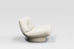 Lalea Lounge Armchair, Pearl Bush Bouclè, Hand-Crafted in Italy