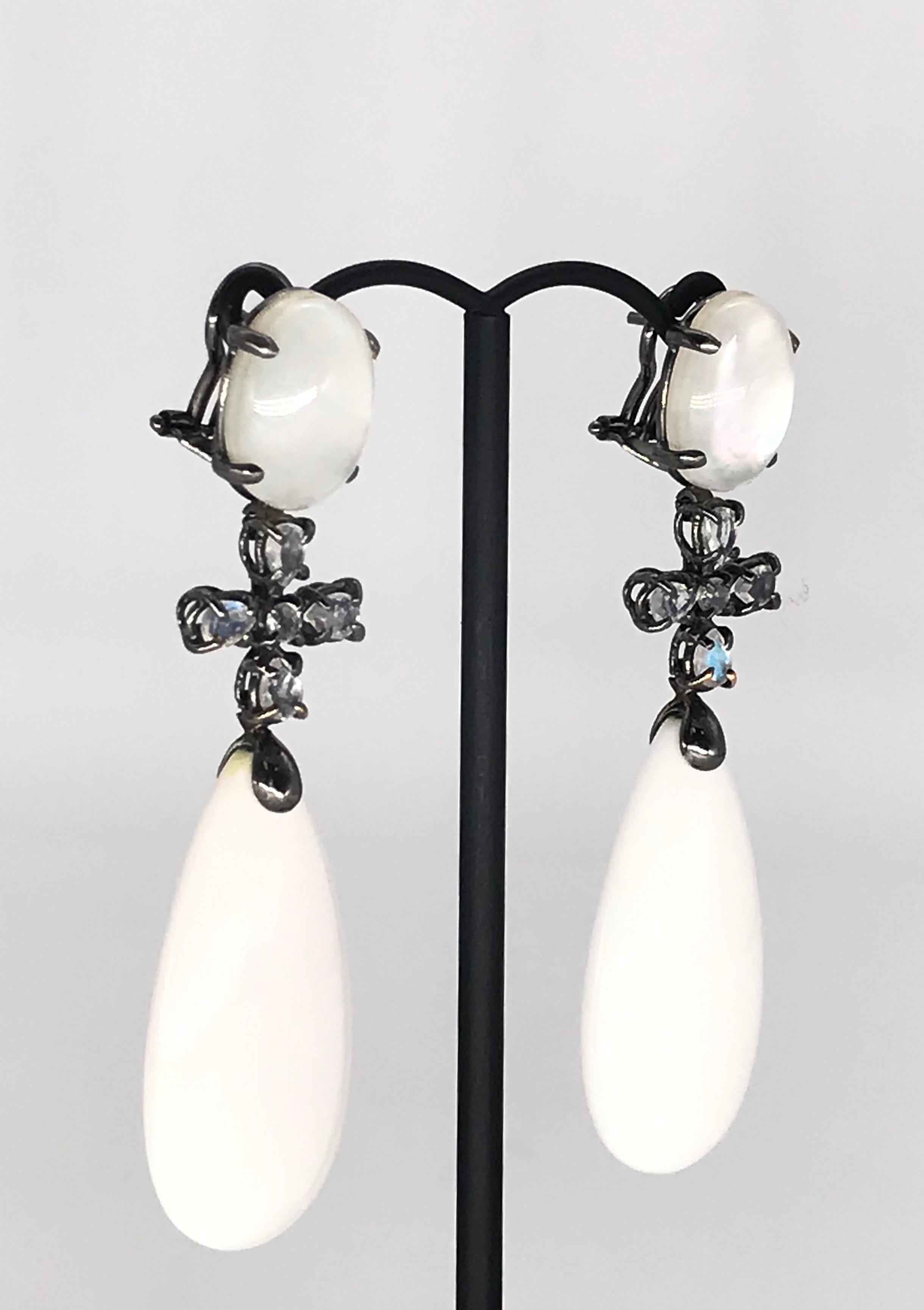 Natural Lalino Quartz 
Natural Agatha 
Natural Moonstone Chandelier Earrings
Weight of Black Gold 5 Grams
2 types of Clasp