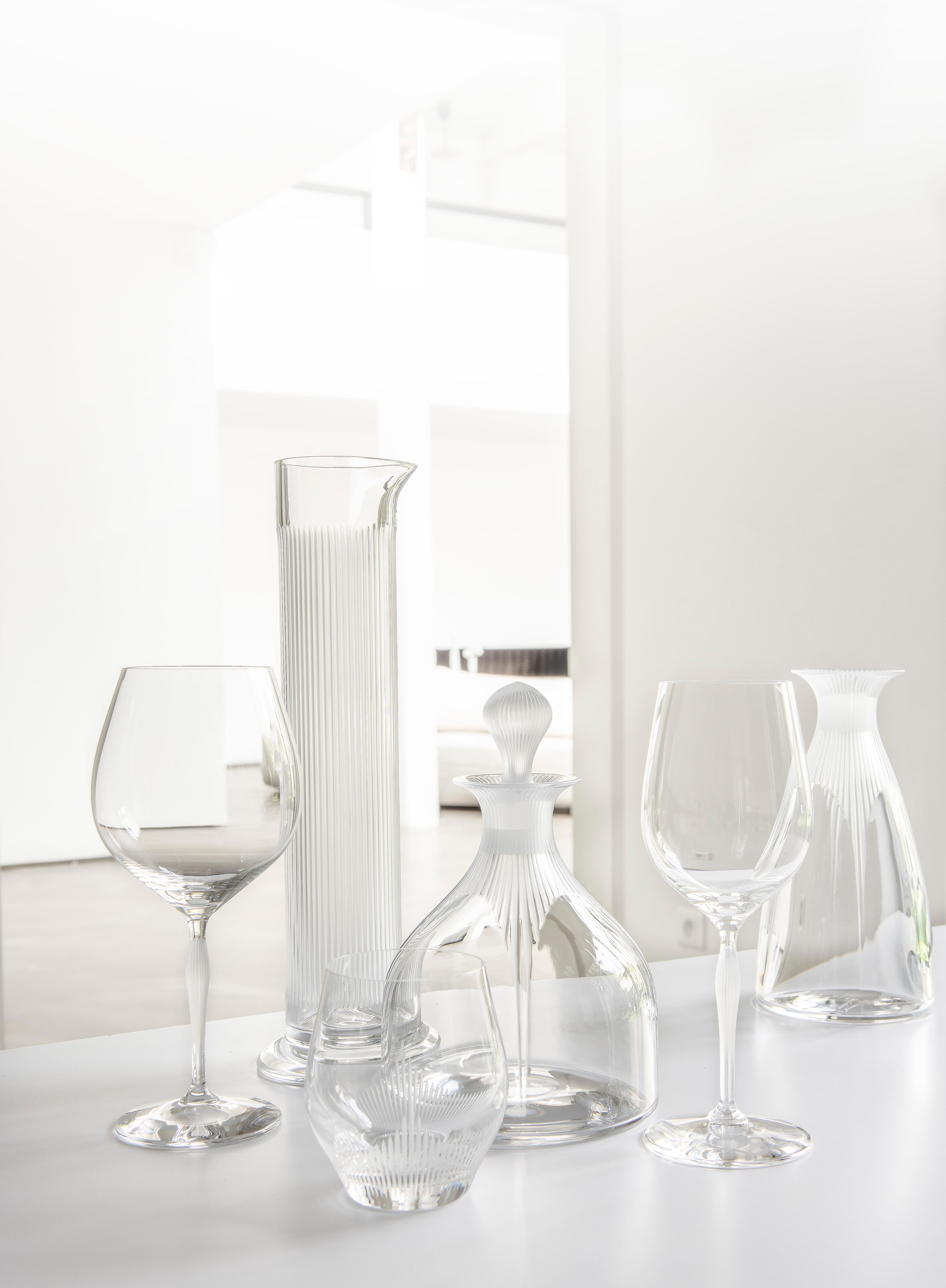 “Beautiful yet functional” is how internationally acclaimed wine critic James Suckling describes the 100 POINTS collection. 

With a name referring to the wine scoring system, 100 Points embraces a modern design and precise utility while