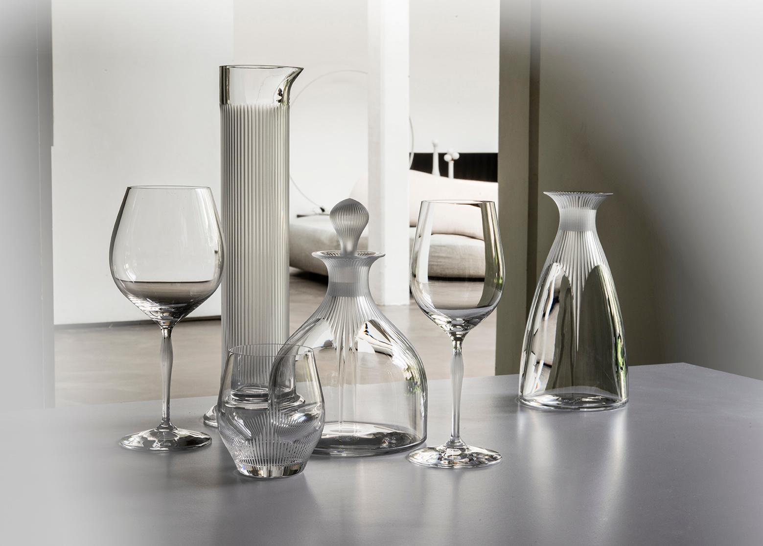“Beautiful yet functional” is how internationally acclaimed wine critic James Suckling describes the 100 POINTS collection. 

With a name referring to the wine scoring system, 100 Points embraces a modern design and precise utility while