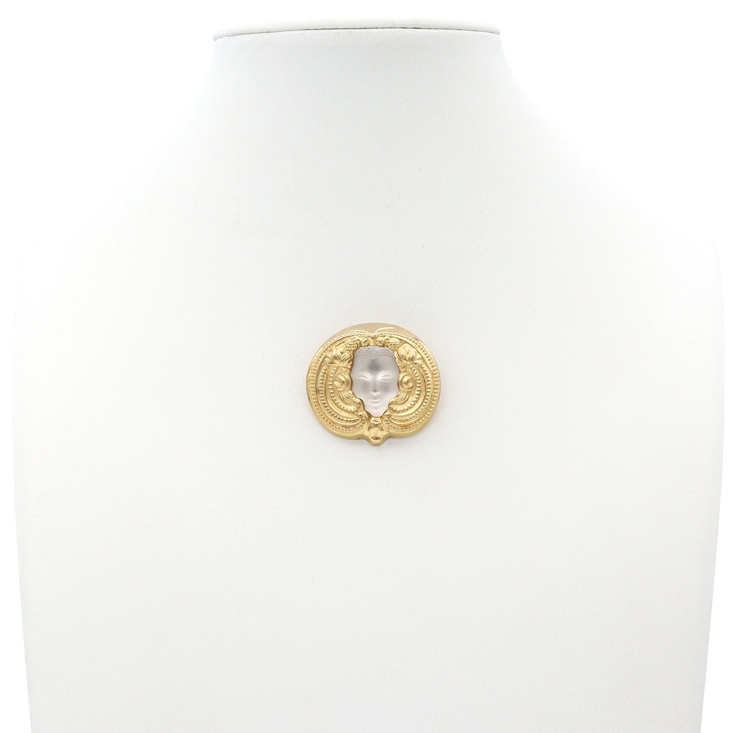 Pendentif en or jaune 14k Masque de Femme en cristal Lalique Bon état - En vente à New York, NY
