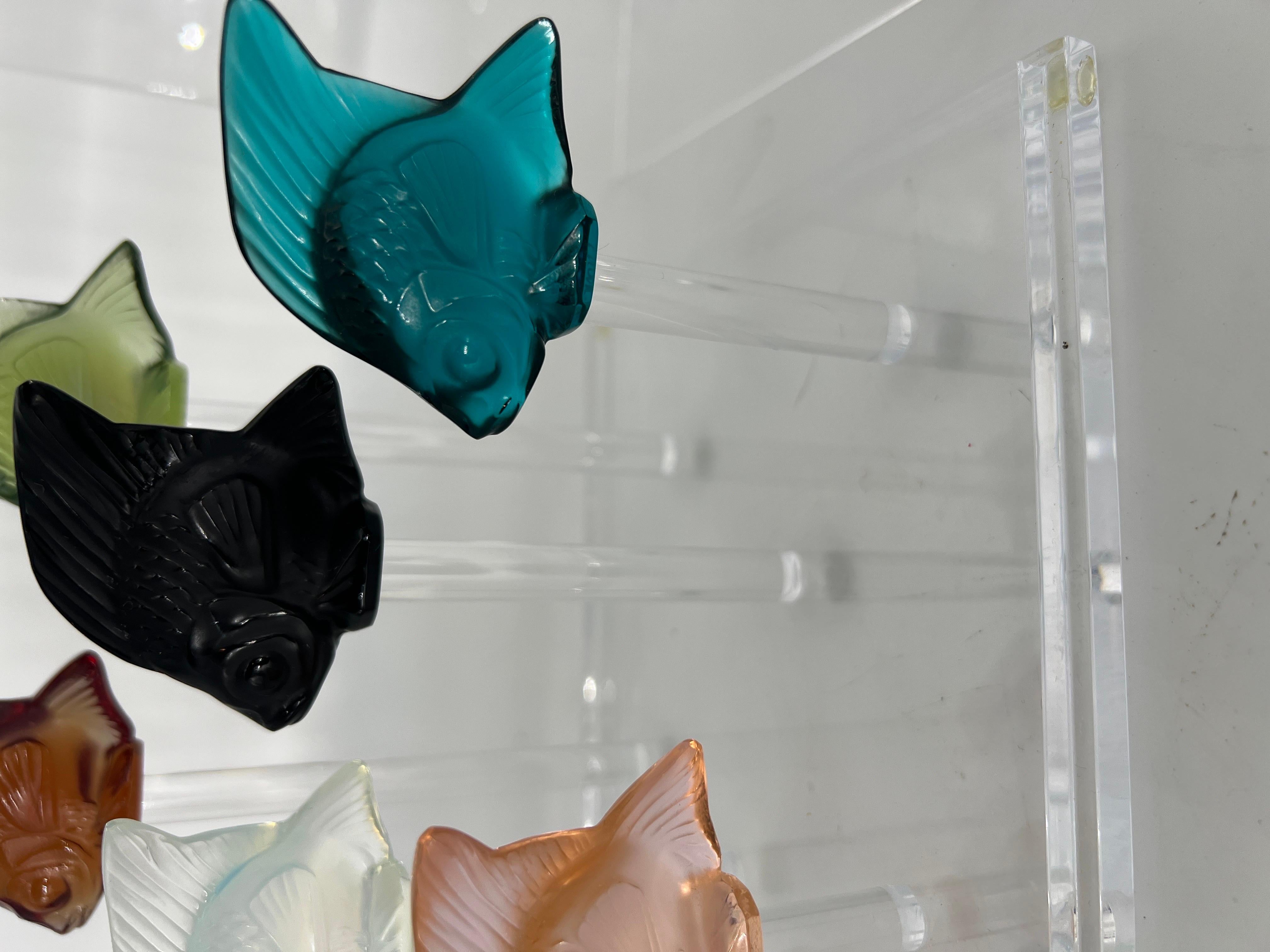 Lalique 8 Fish Multicolored & Lucite Box Aquarium  In Good Condition In Atlanta, GA