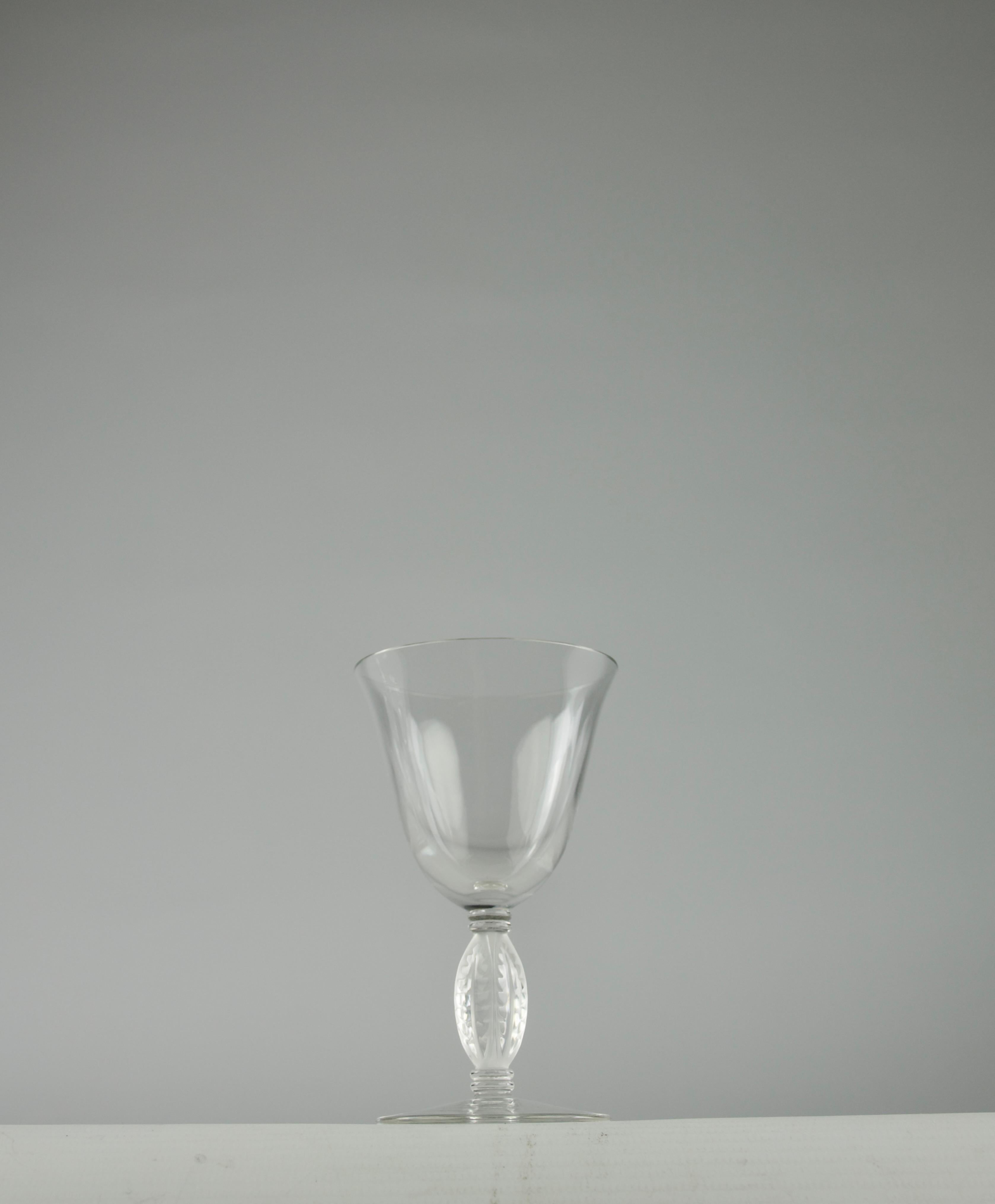 Art déco Lalique d'après René Lalique, cinq verres à liqueur Fontainebleau, France années 1950 en vente