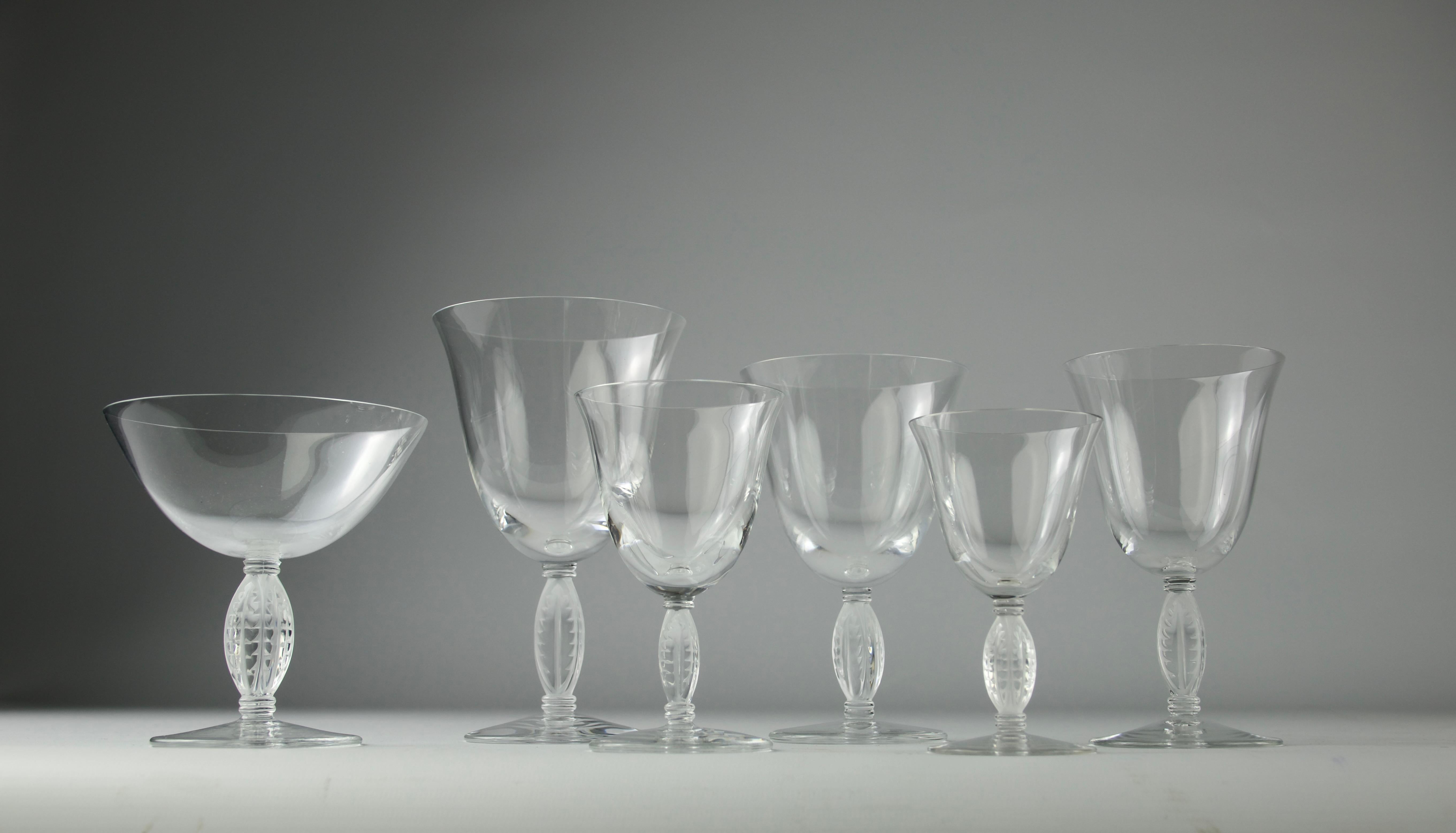 Lalique After René Lalique, Six Fontainebleau Red Wine Glasses, France 1950s In Good Condition For Sale In PARIS, FR