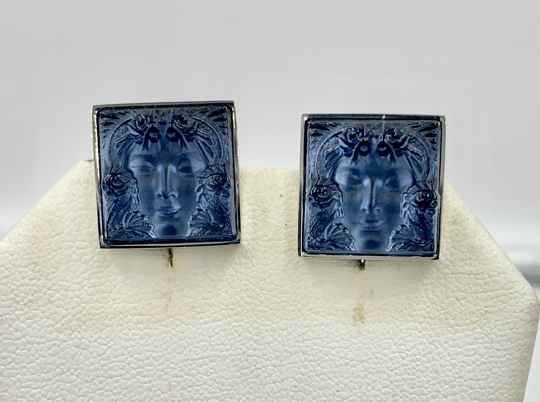 LALIQUE ARETHUSE MANSCHETTENKNÖPFE SAPHIRBLAUES KRISTALL PALLADIUM-FINISH.  Die wunderschönen und klassischen Arethuse Manschettenknöpfe von Lalique.  Das berühmte Motiv 