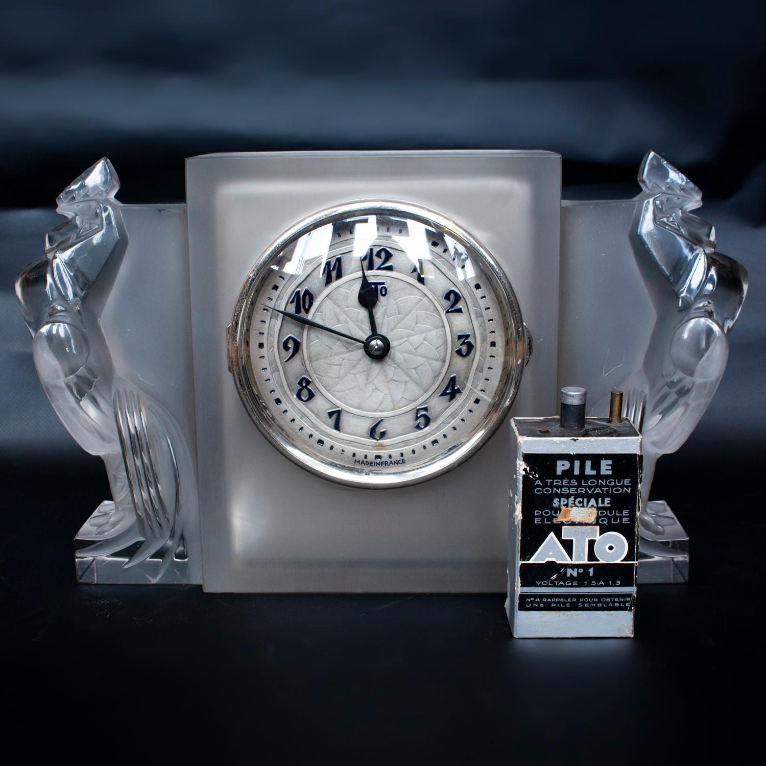 French Lalique Art Deco Deux Coqs Clock