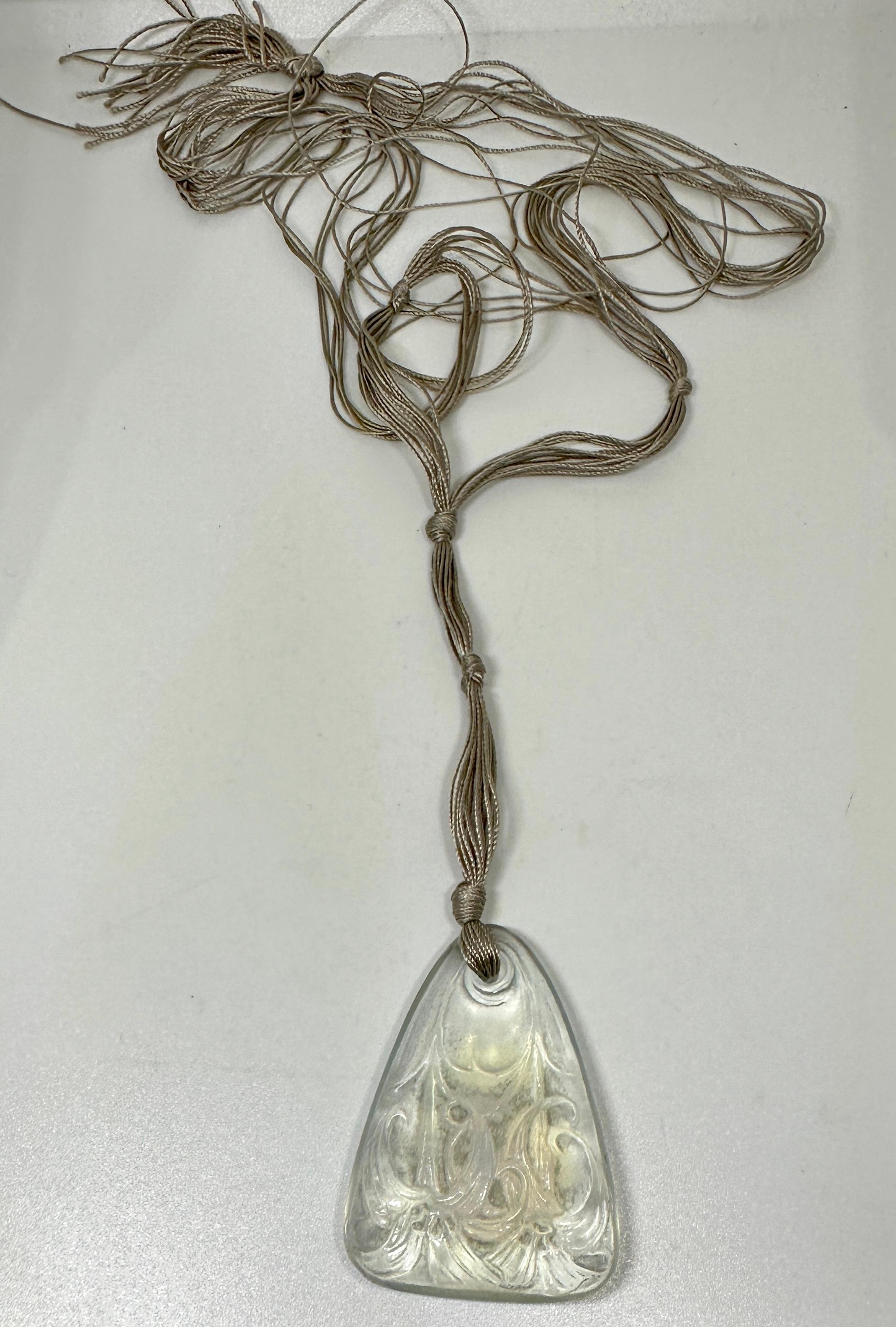 Lalique Art Nouveau Lys Collar de cristal opalescente Cordón de seda Años 20 en venta 2