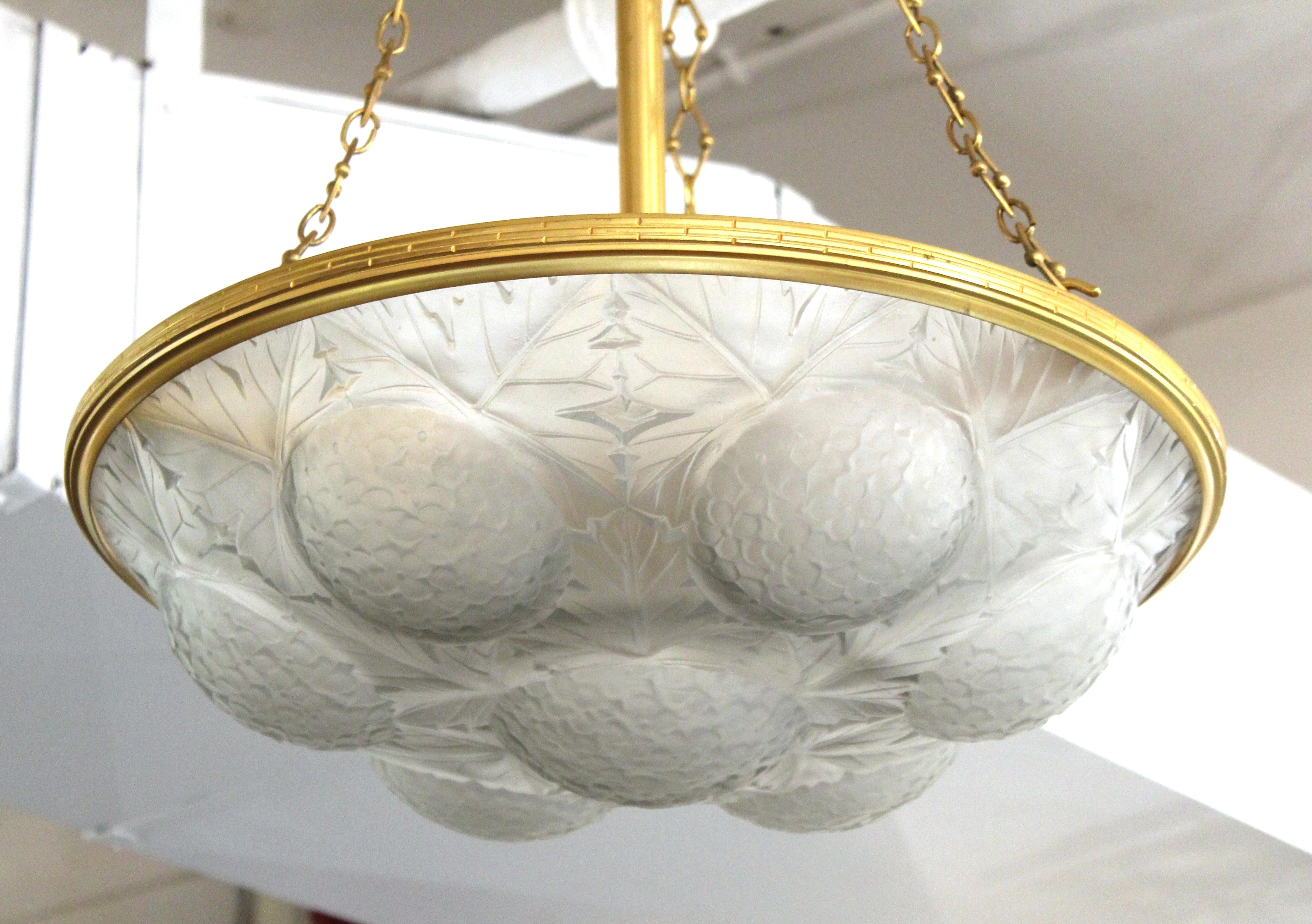 Lalique Attributed French Art Deco Frosted Art Glass Pendant Chandelier In Good Condition In New York, NY