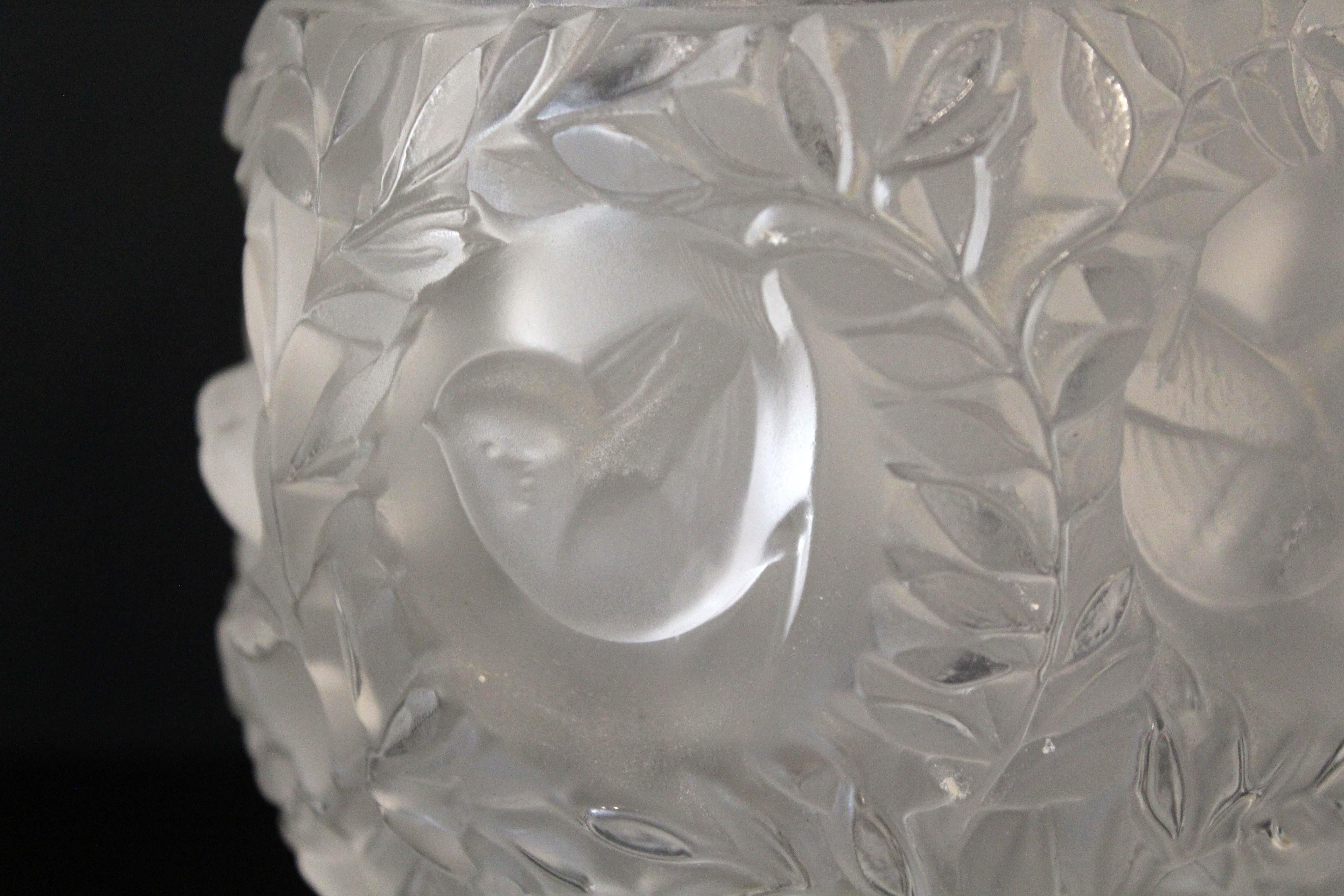 Lalique Bagatelle Clear Crystal Vase Fauna, Flora, & Birds In Good Condition In Keego Harbor, MI