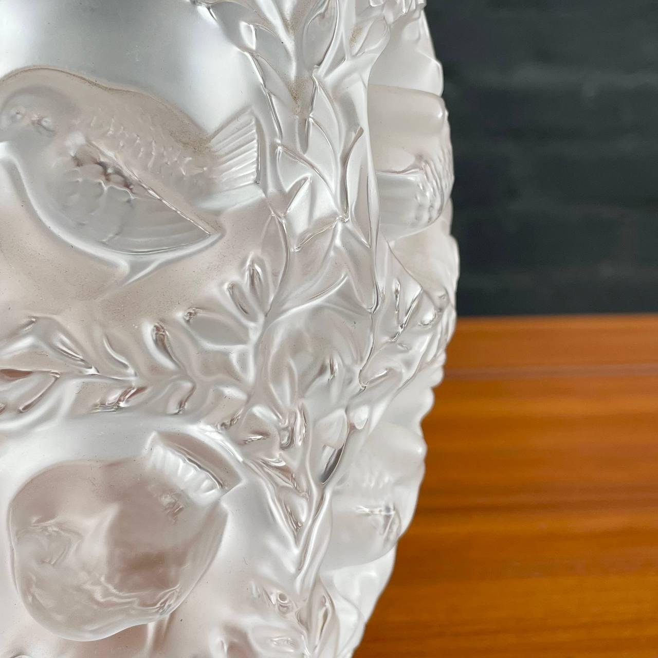 Cristal Vase en cristal Bagatelle Lalique en vente