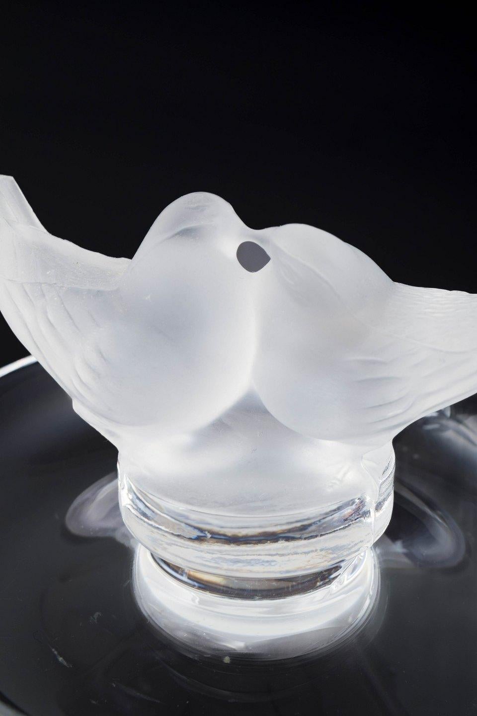 Francese Lalique, ciotola con uccelli in vetro trasparente e smerigliato. Ca 1960-1970 in vendita