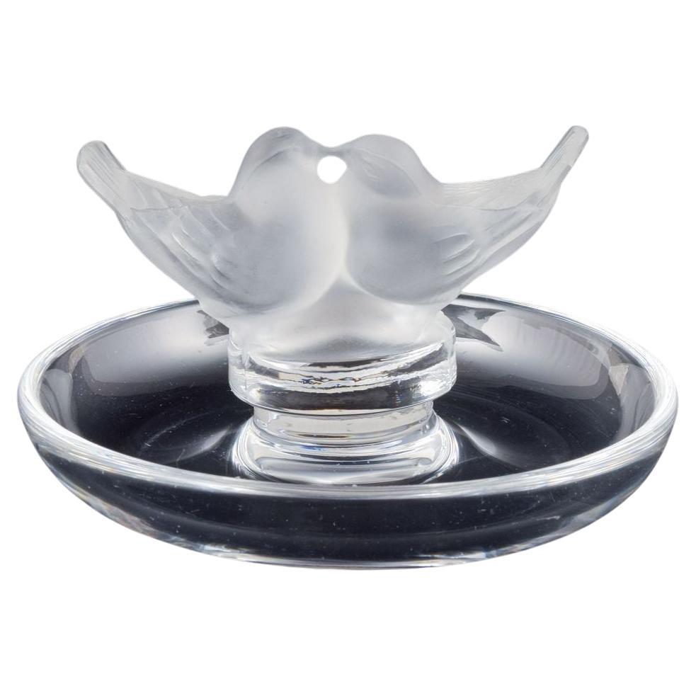 Lalique, bowl with birds in clear and frosted crystal glass. Ca 1960s-1970s
