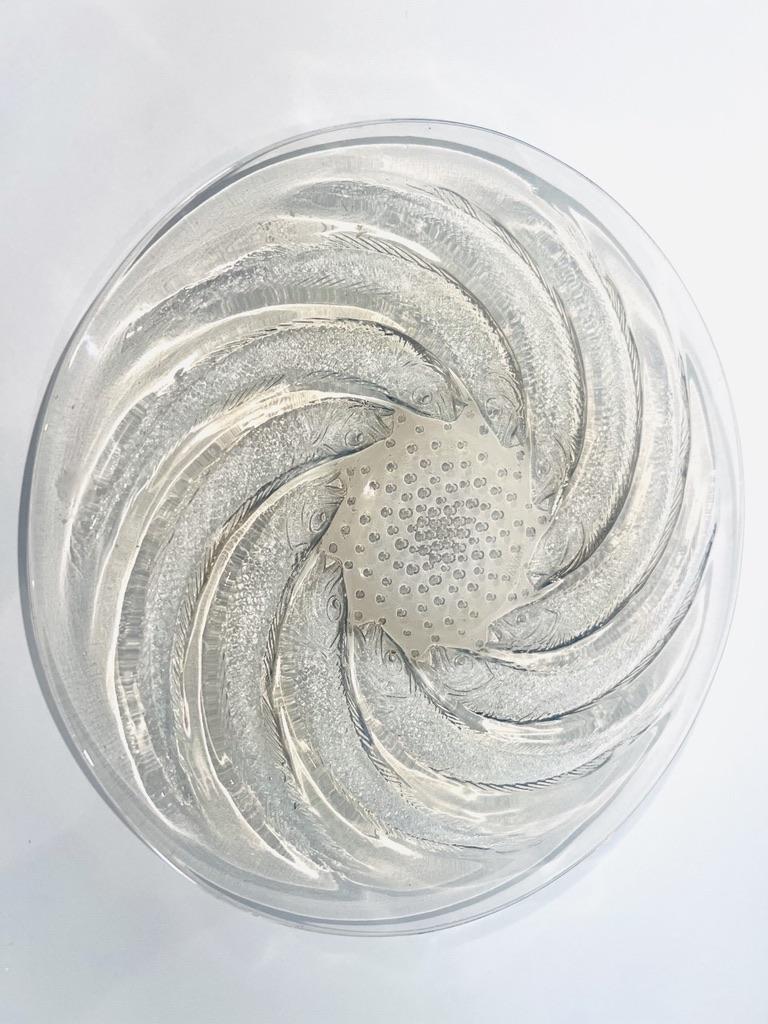 Mid-20th Century Lalique center piece in Art Deco glass circa 1930 signed For Sale
