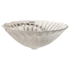 Lalique Centerpiece Plate in Transparent Crystal with Leaf Motif from the 1980s