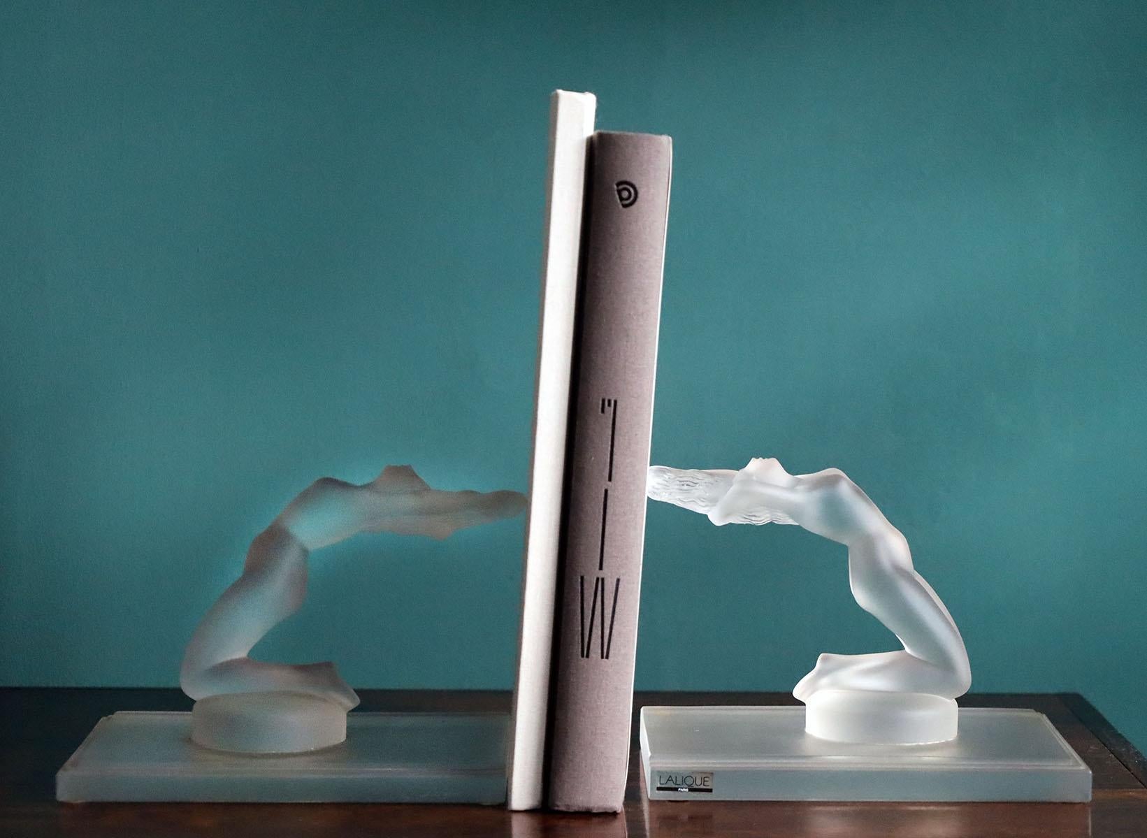 Paire de serre-livres en cristal Lalique 