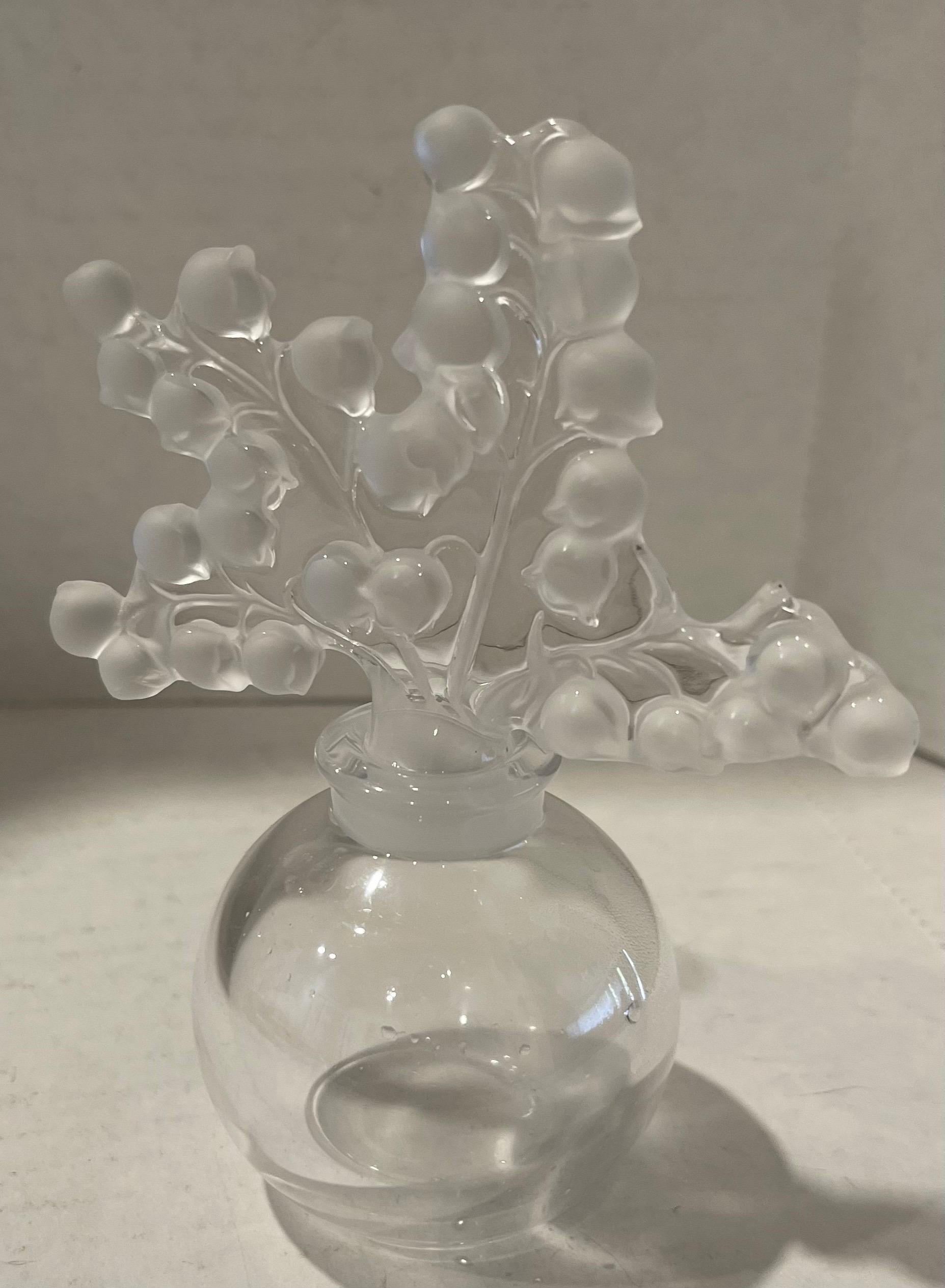 Fine XX secolo Bottiglia di profumo in vetro Lalique Clairefontaine Lily of the Valley in vendita