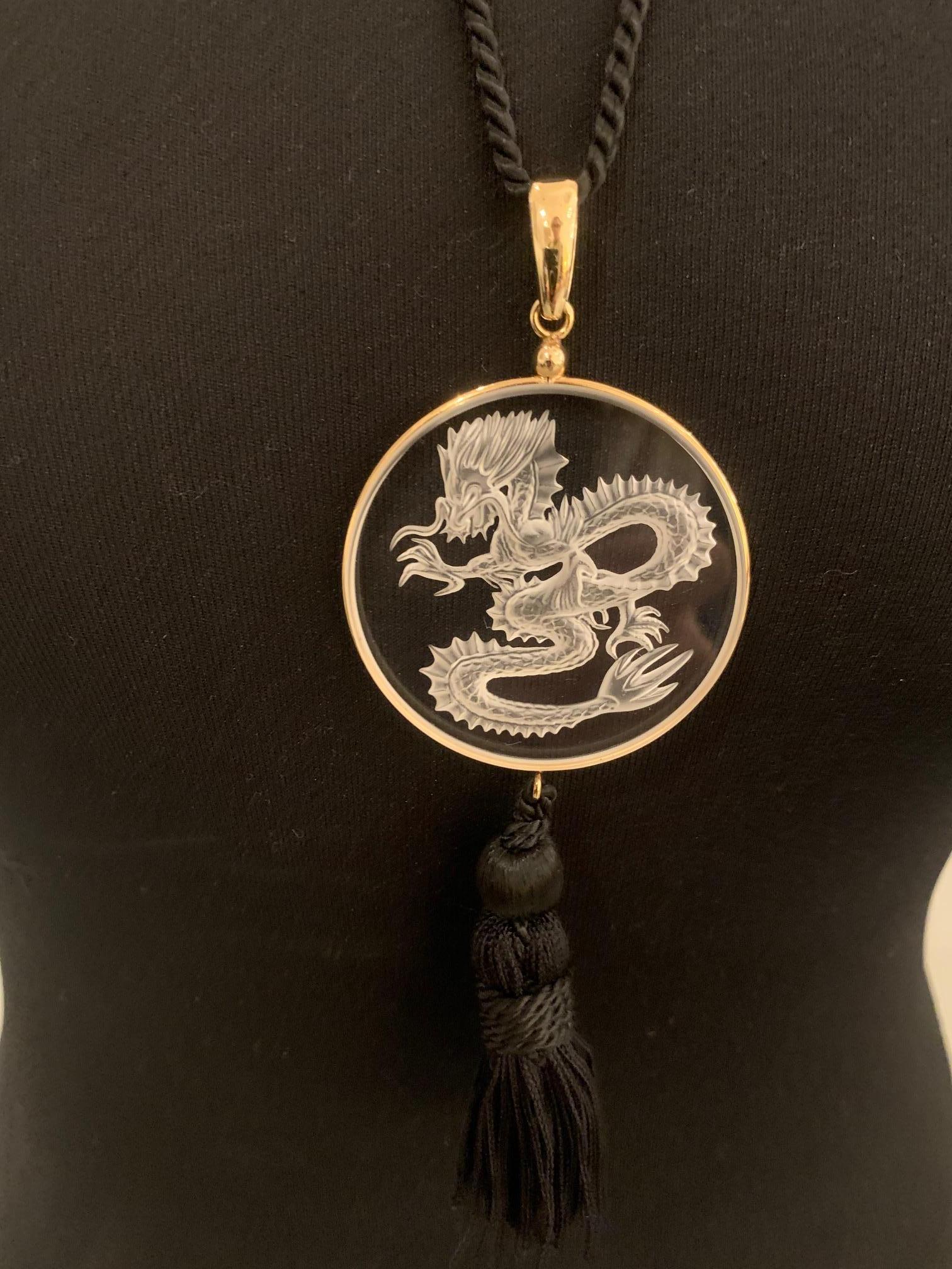 Engraved Lalique Cristal necklace Dragon For Sale