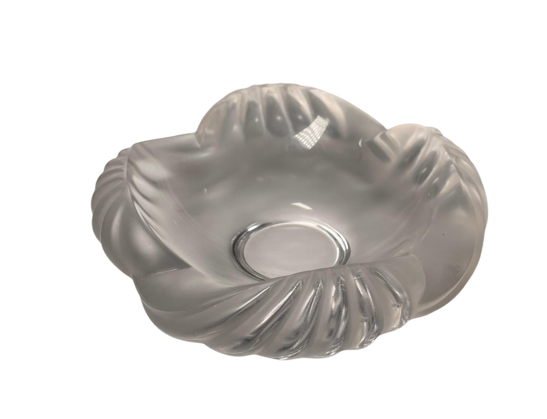 Lalique Crystal “Aruba” Cigar Ashtray  In Good Condition For Sale In Guaynabo, PR