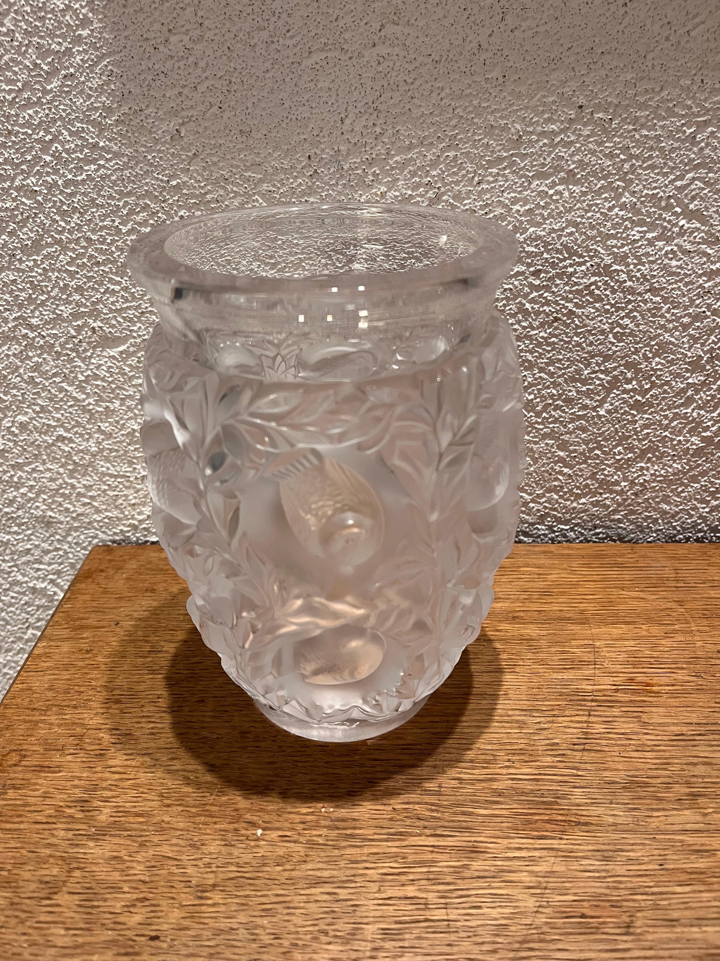 Lalique Crystal  Bagatelle Vase In Excellent Condition For Sale In Palermo, IT