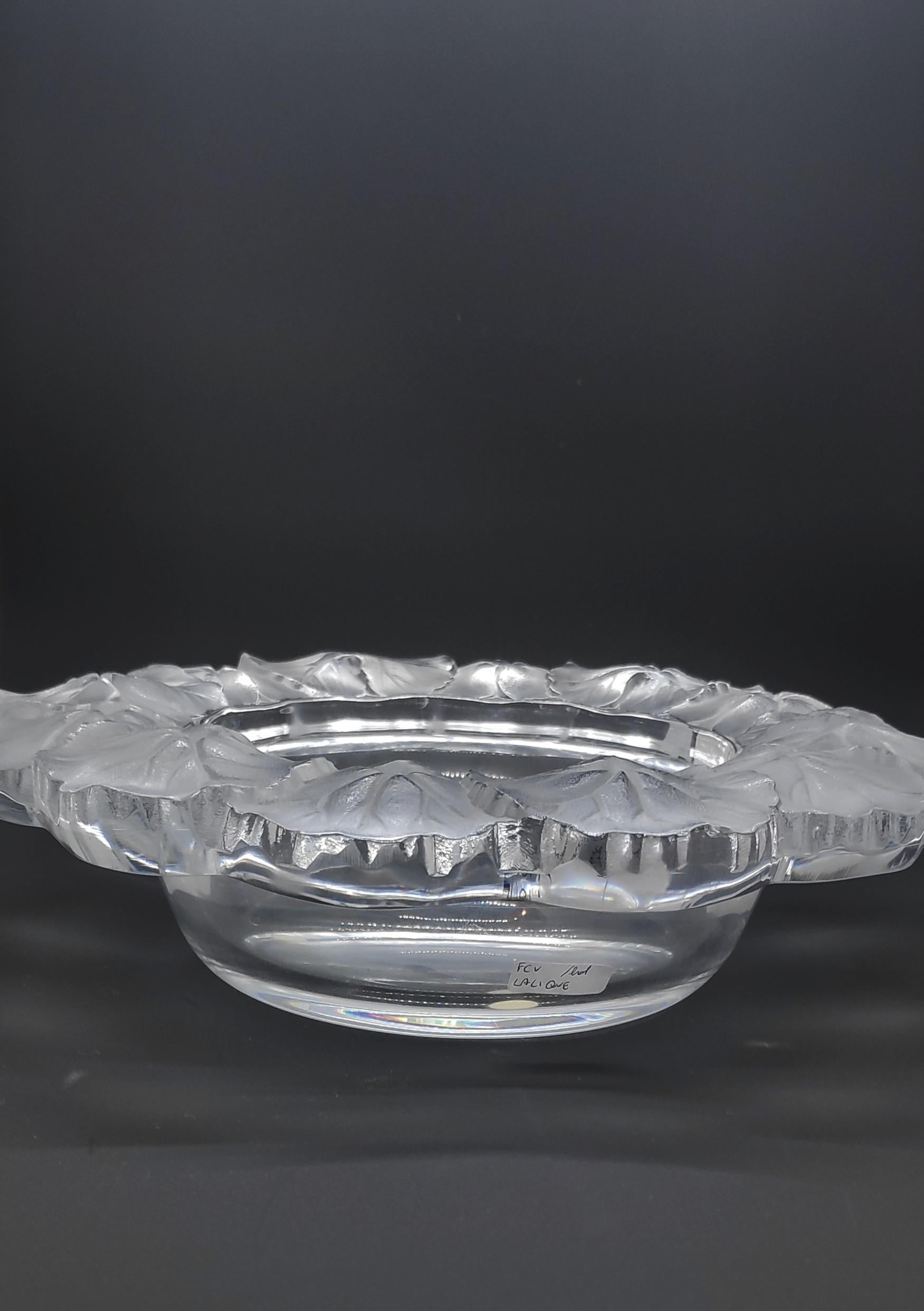 We can be said that René Lalique products are among the most coveted collector's items today. Their opulence, brilliance and voluptuousness distinguish them from any other modern glass creation of the first half of the 20th century.
Measures: