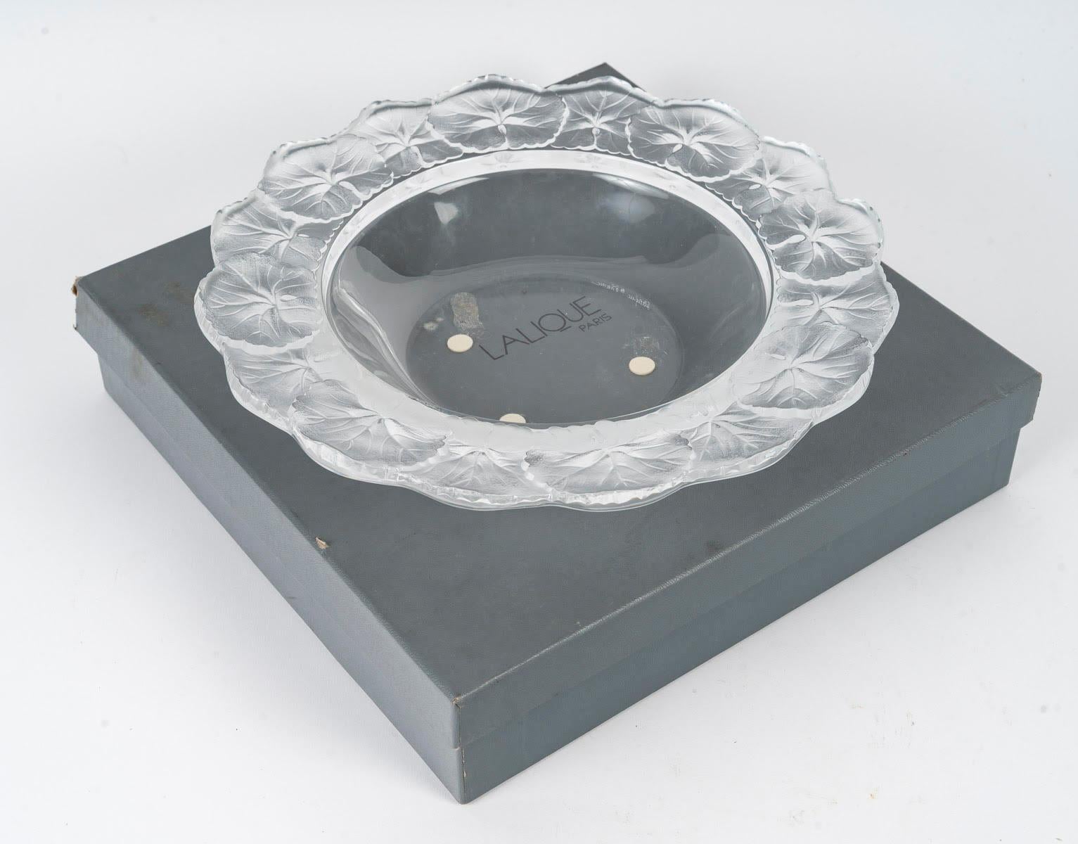 XX secolo Ciotola di cristallo Lalique, in condizioni perfette, con scatola originale, 20° secolo. in vendita