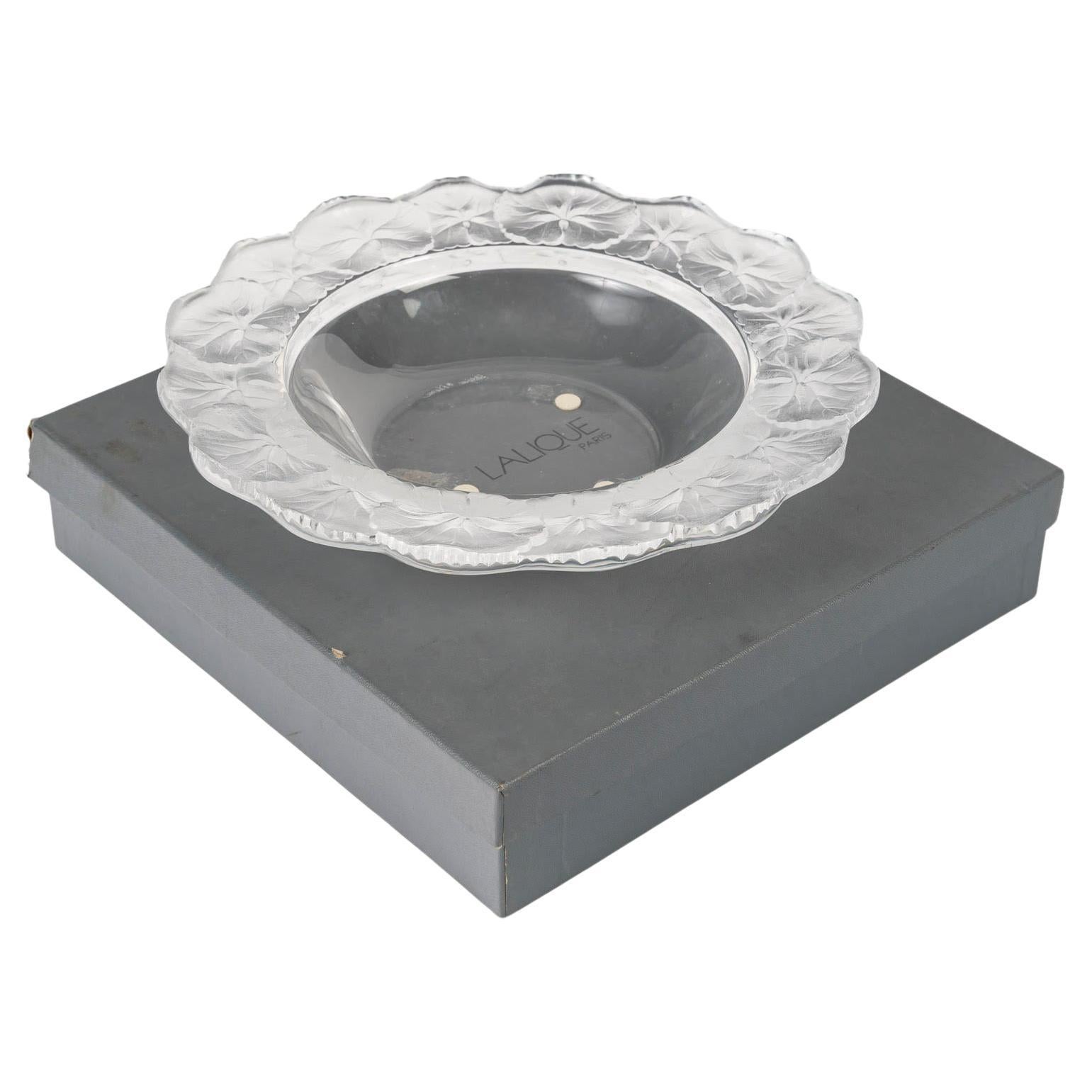 Cuenco de cristal de Lalique, en perfecto estado, en caja original, Siglo XX.
