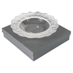 Cuenco de cristal de Lalique, en perfecto estado, en caja original, Siglo XX.