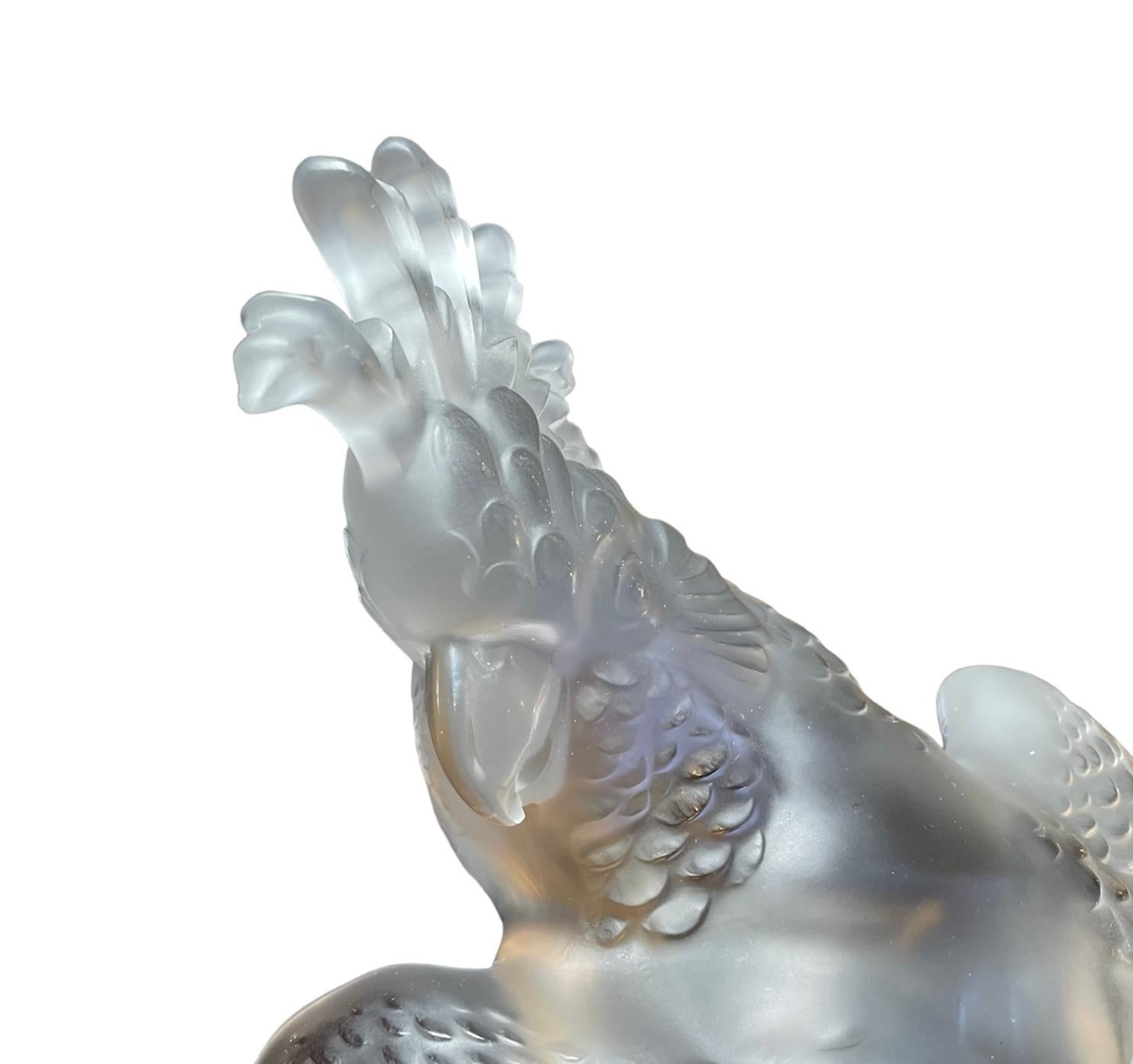 Cristal Sculpture de cockatiel en cristal Lalique  en vente