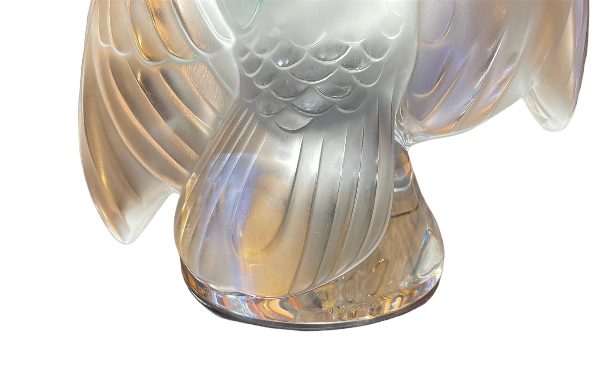 Français Sculpture de cockatiel en cristal Lalique  en vente