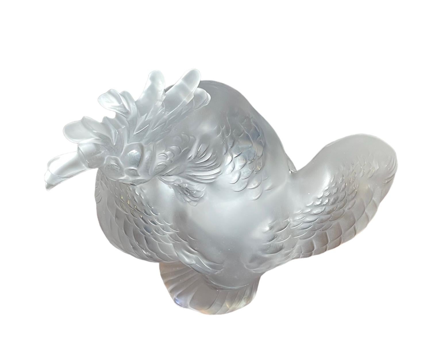 Moulé Sculpture de cockatiel en cristal Lalique  en vente