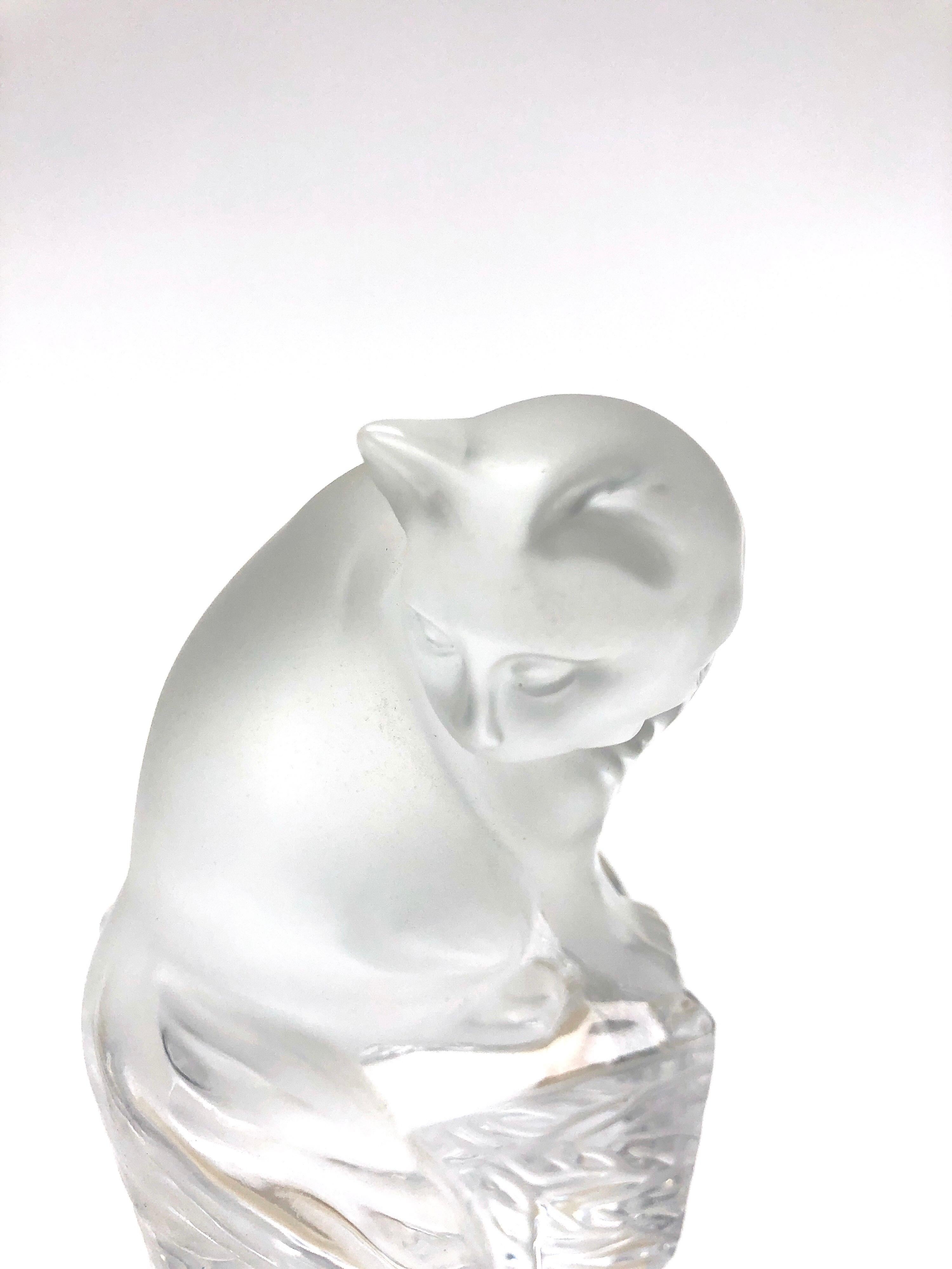 Lalique Crystal Curious Cat Sculpture Figurine In Good Condition In Miami, FL