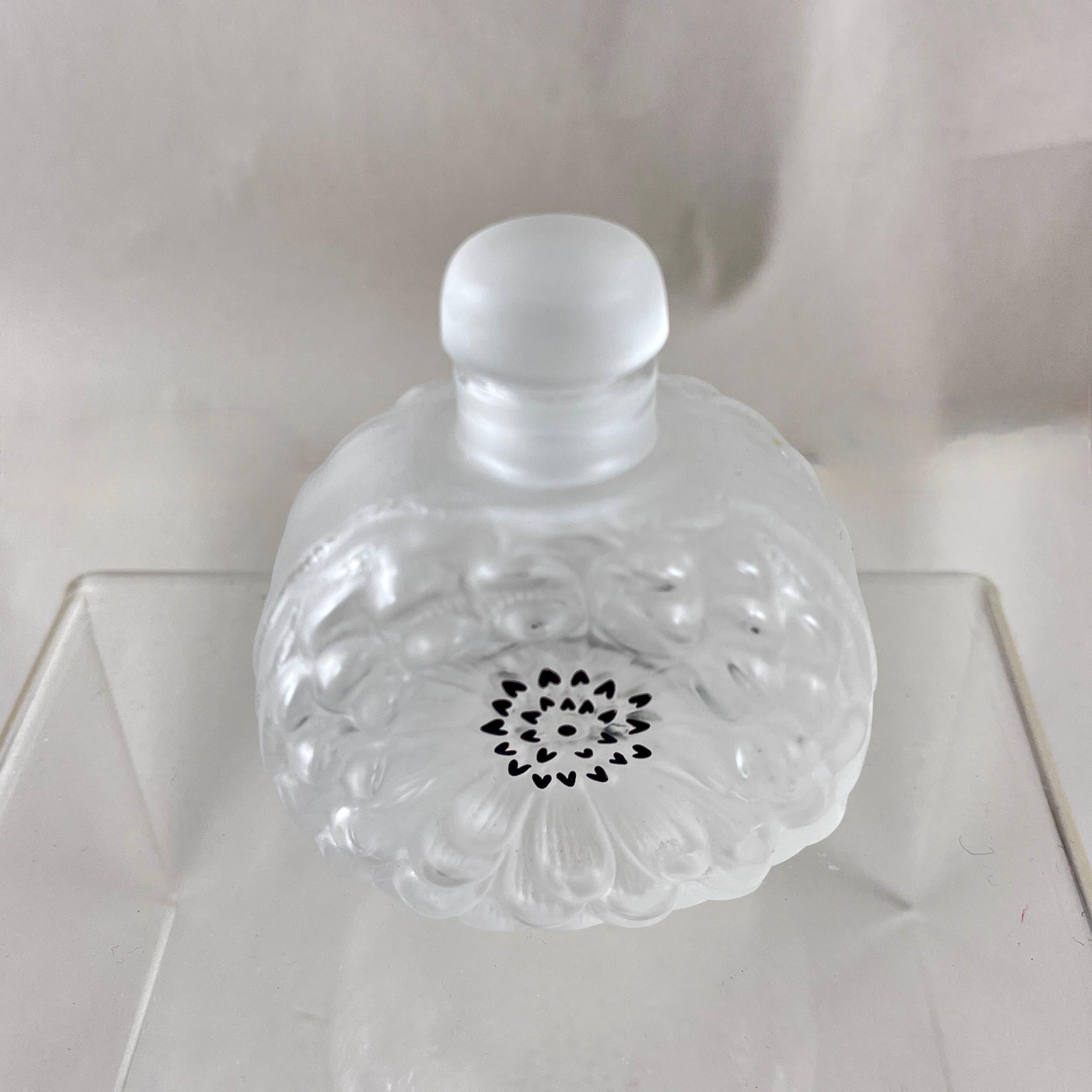 Art Nouveau Bottiglia di profumo di cristallo Lalique Dahlia in vendita