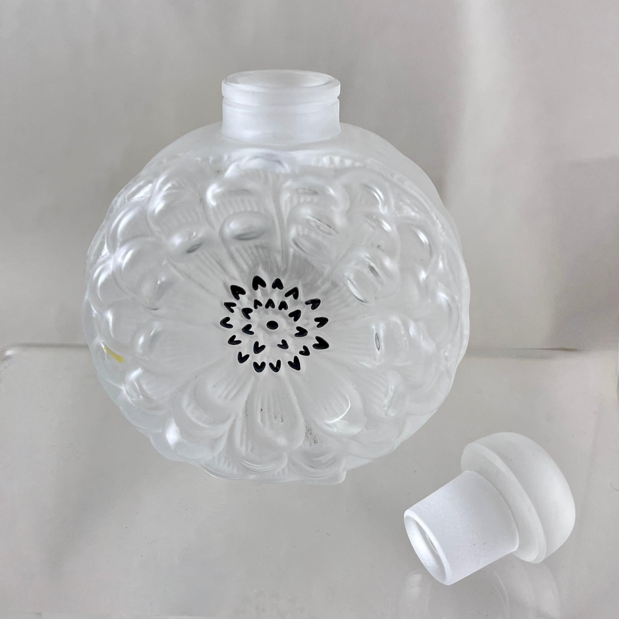 Bottiglia di profumo di cristallo Lalique Dahlia In condizioni buone in vendita a Philadelphia, PA