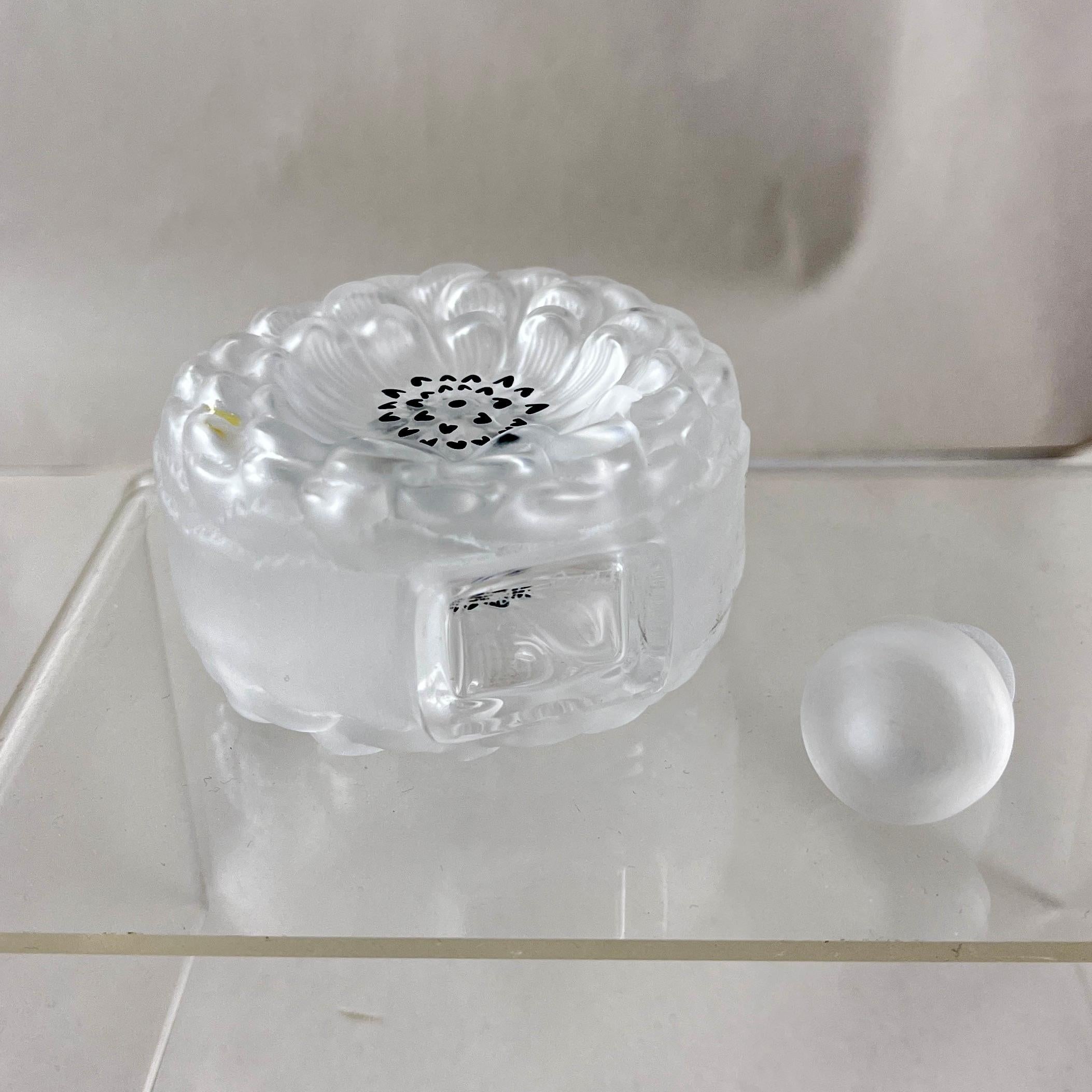 Fine XX secolo Bottiglia di profumo di cristallo Lalique Dahlia in vendita
