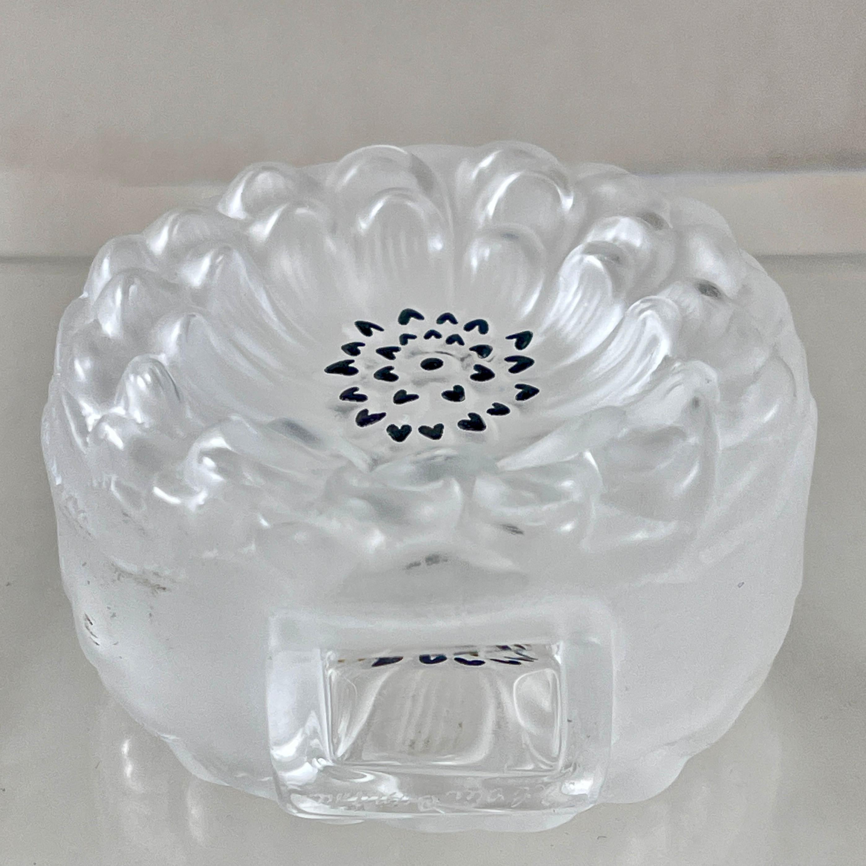 Cristallo Bottiglia di profumo di cristallo Lalique Dahlia in vendita