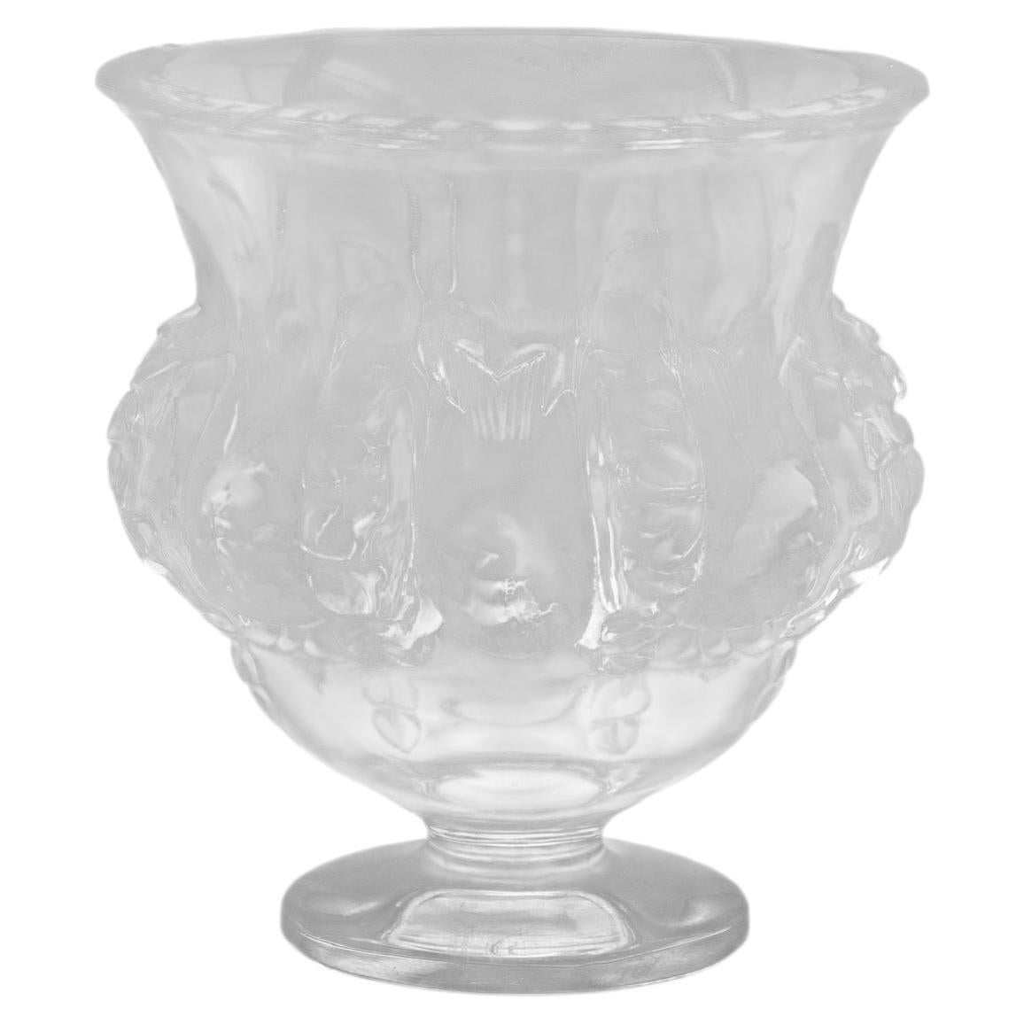 Vaso "Dampierre" in cristallo Lalique, con uccelli e rampicanti in rilievo su vetro smerigliato